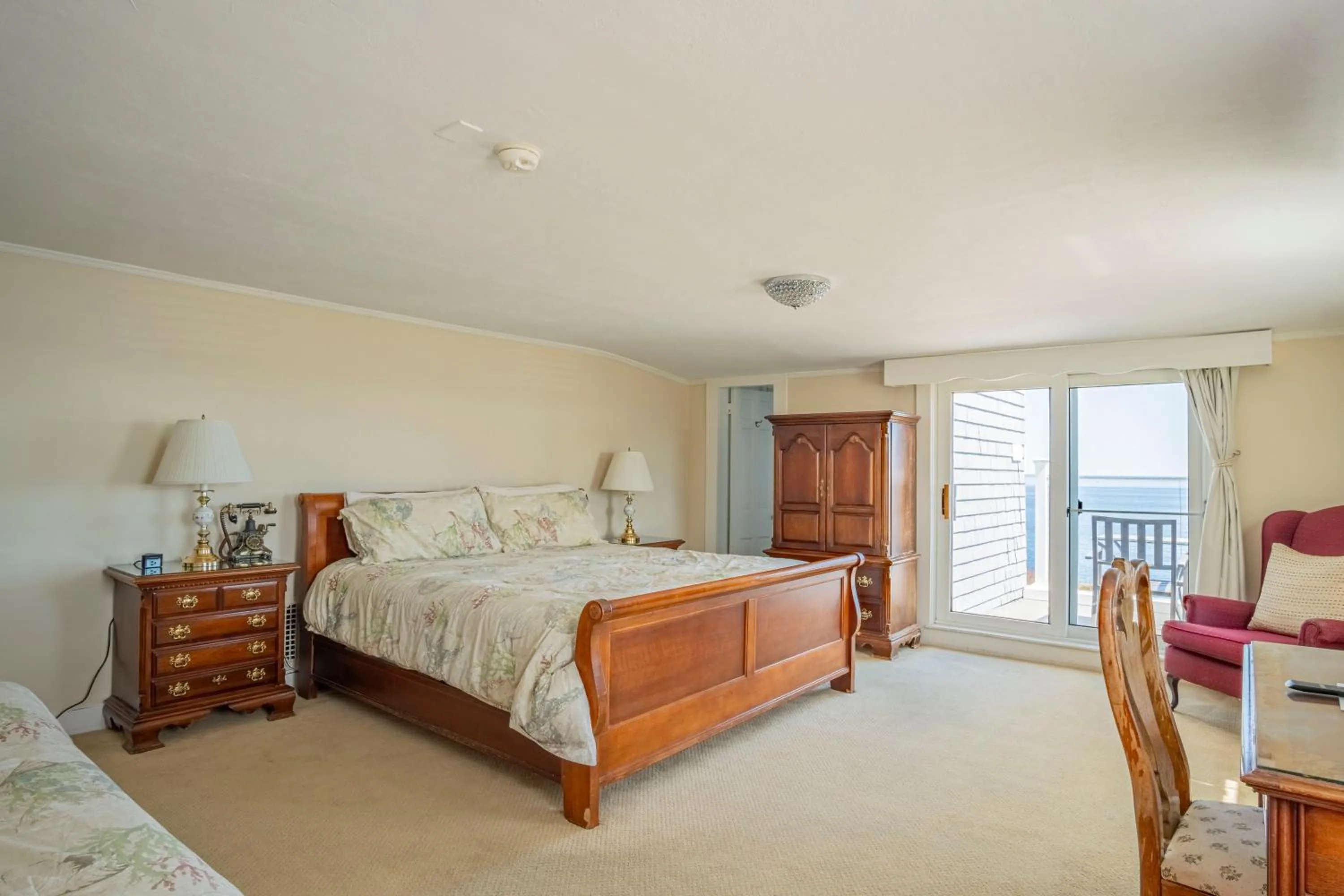 Bed in Yankee Clipper Inn