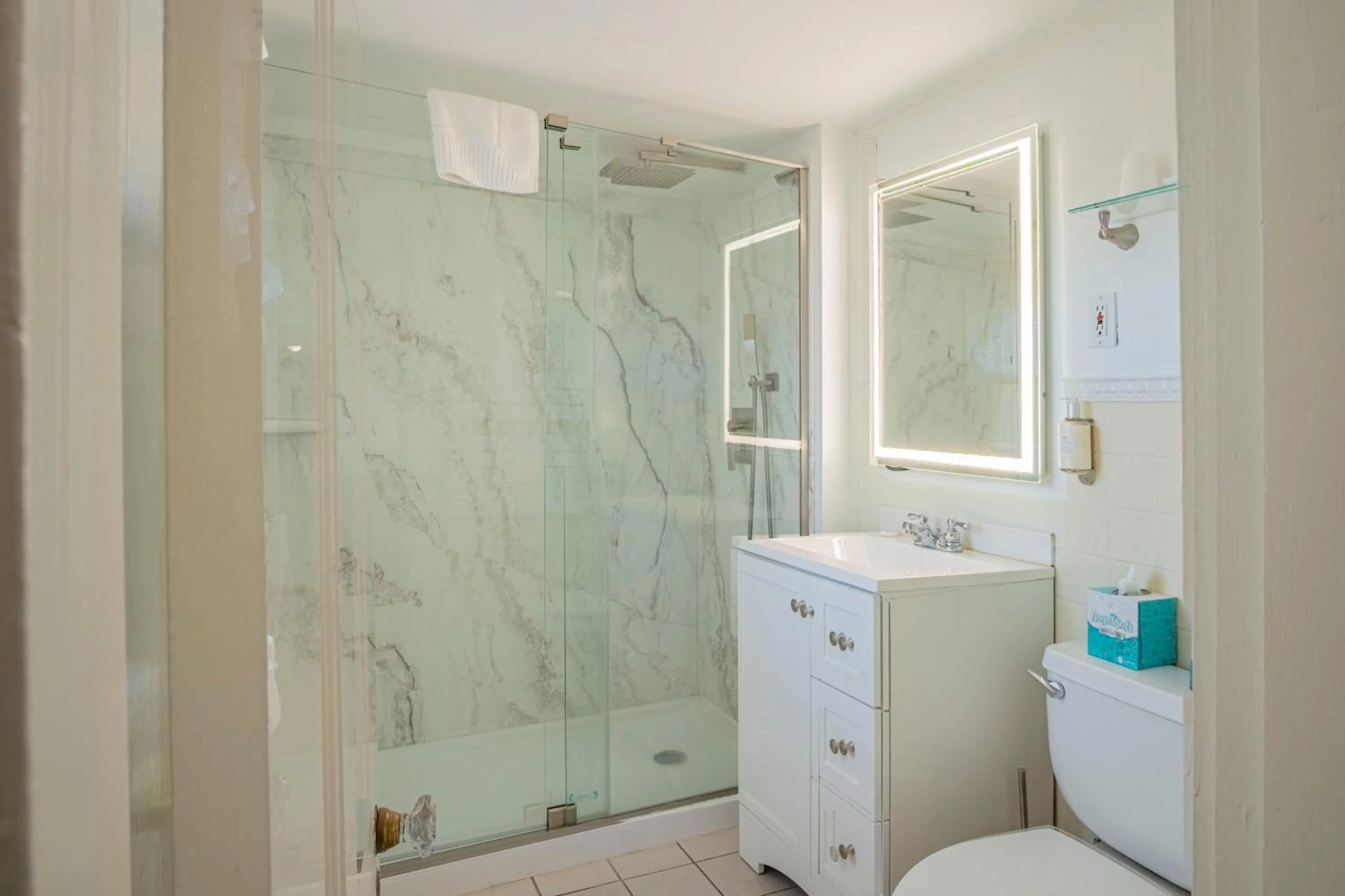 Shower in Yankee Clipper Inn