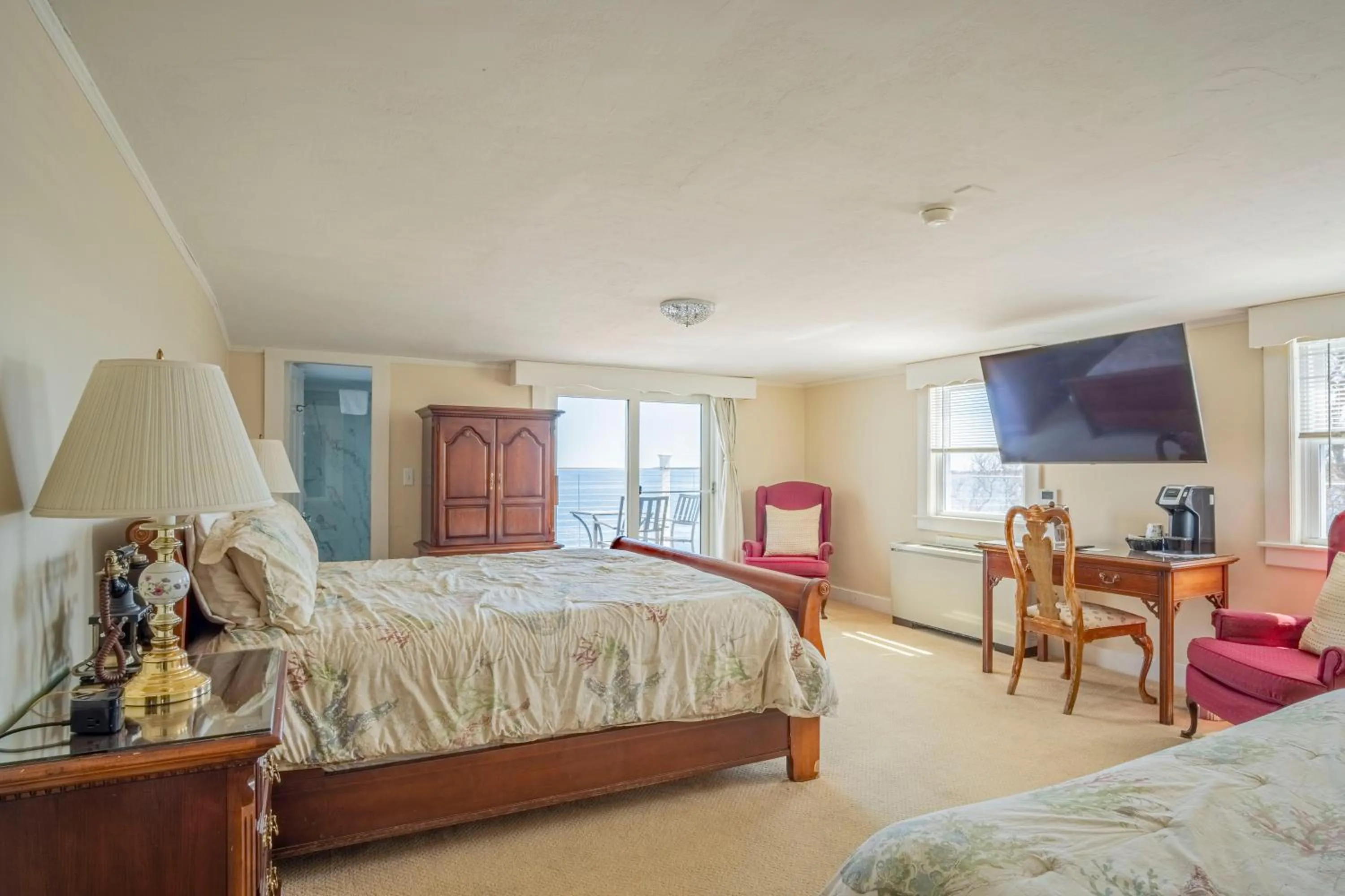 Bed in Yankee Clipper Inn