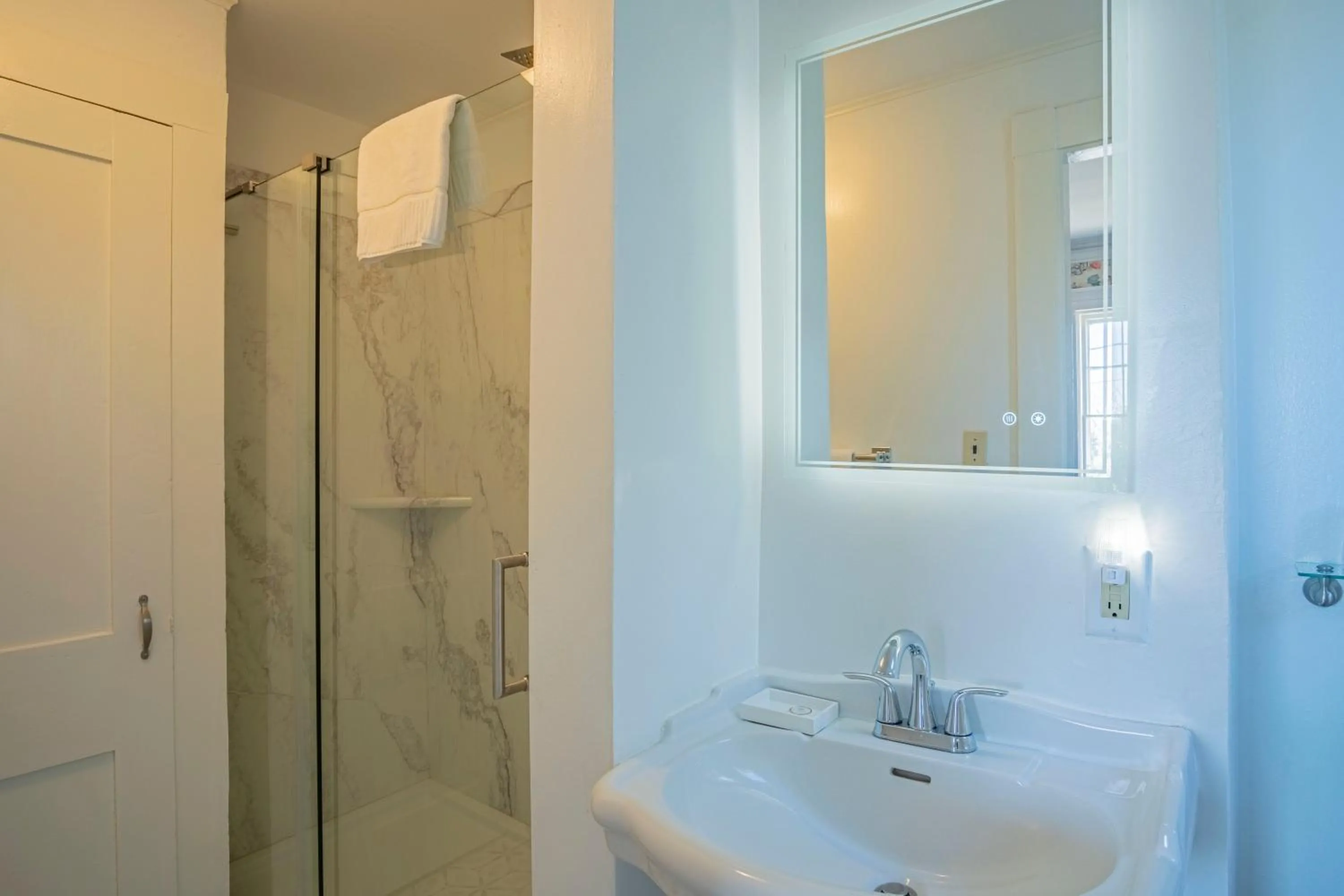 Shower in Yankee Clipper Inn