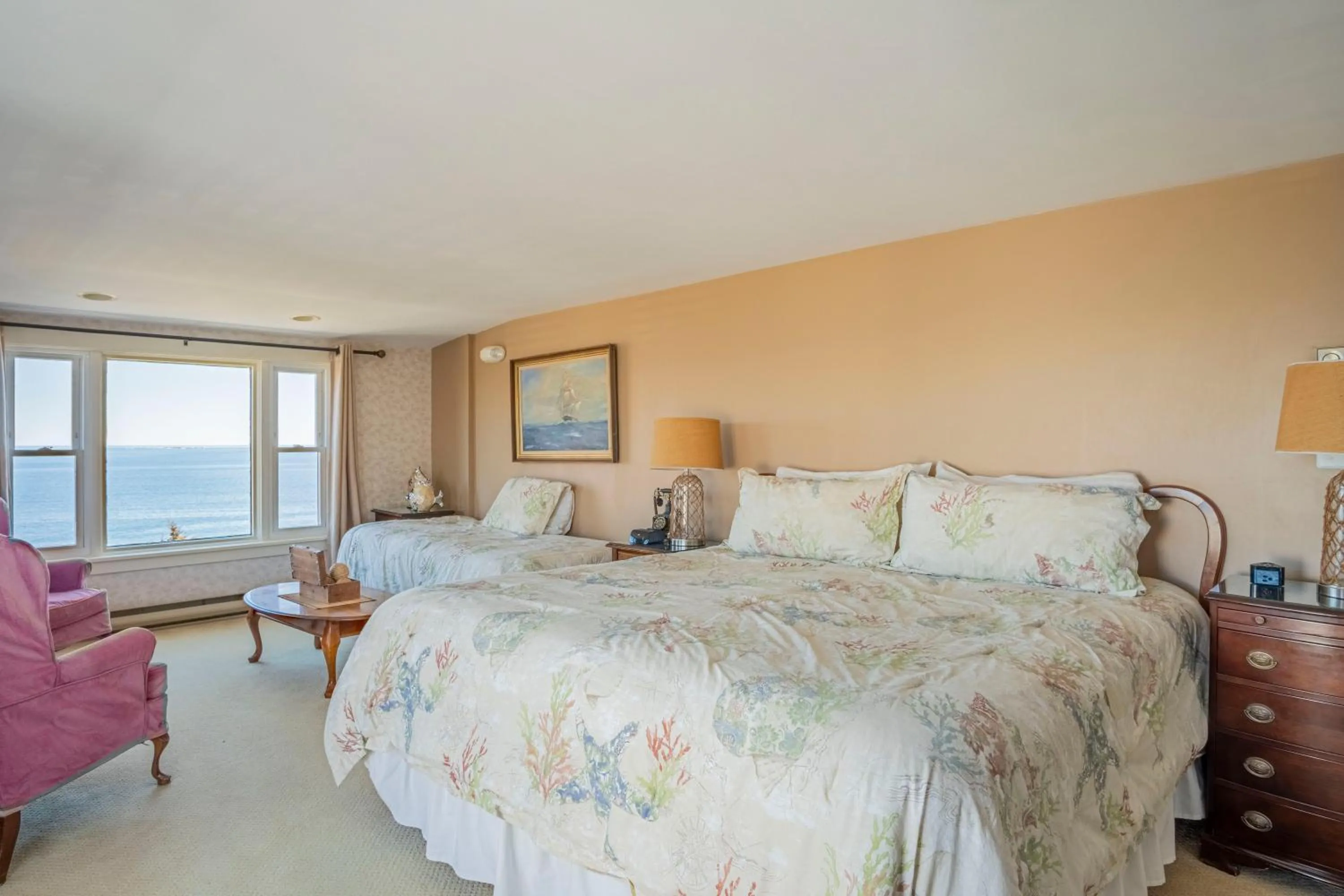 Bed in Yankee Clipper Inn