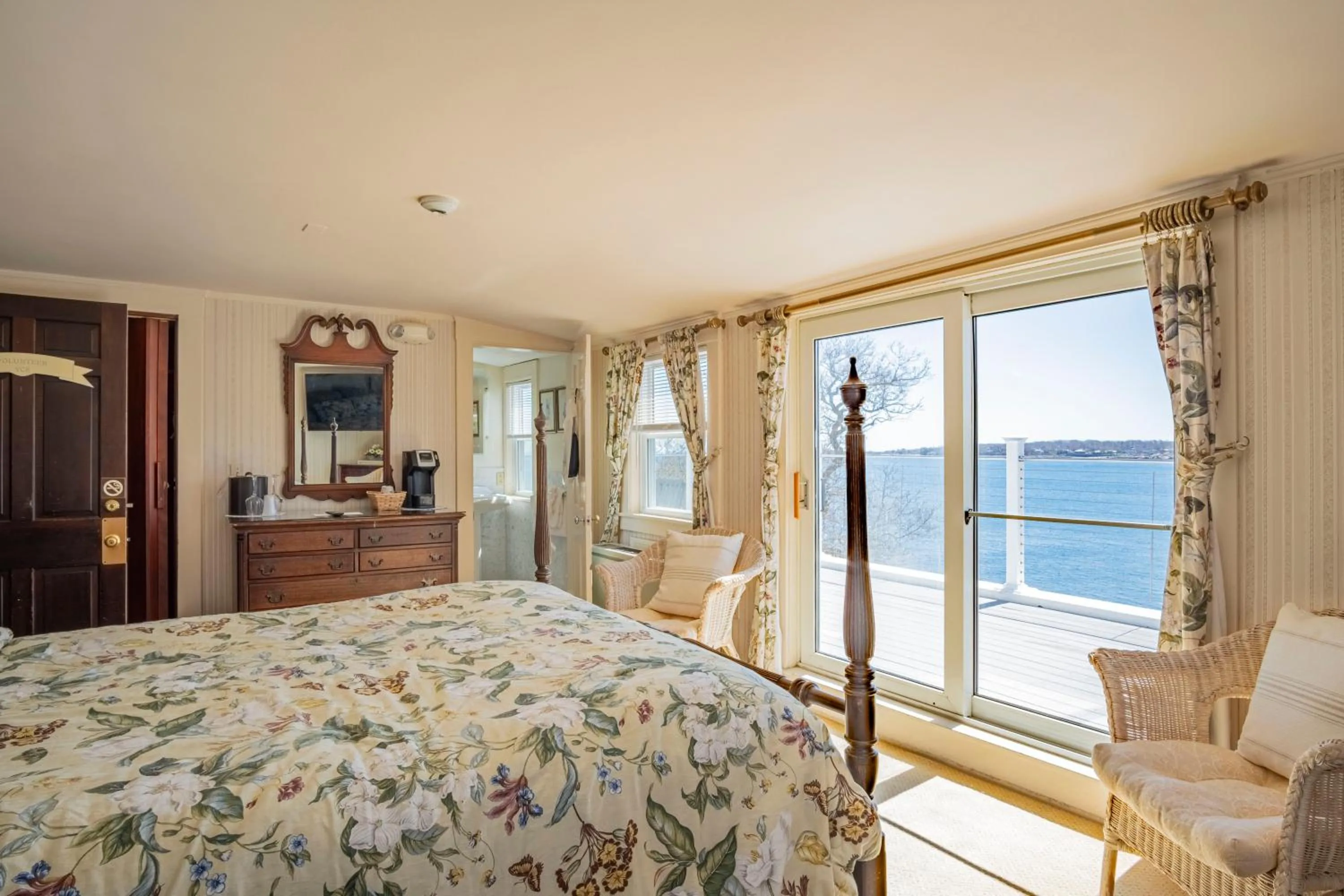 Bed in Yankee Clipper Inn
