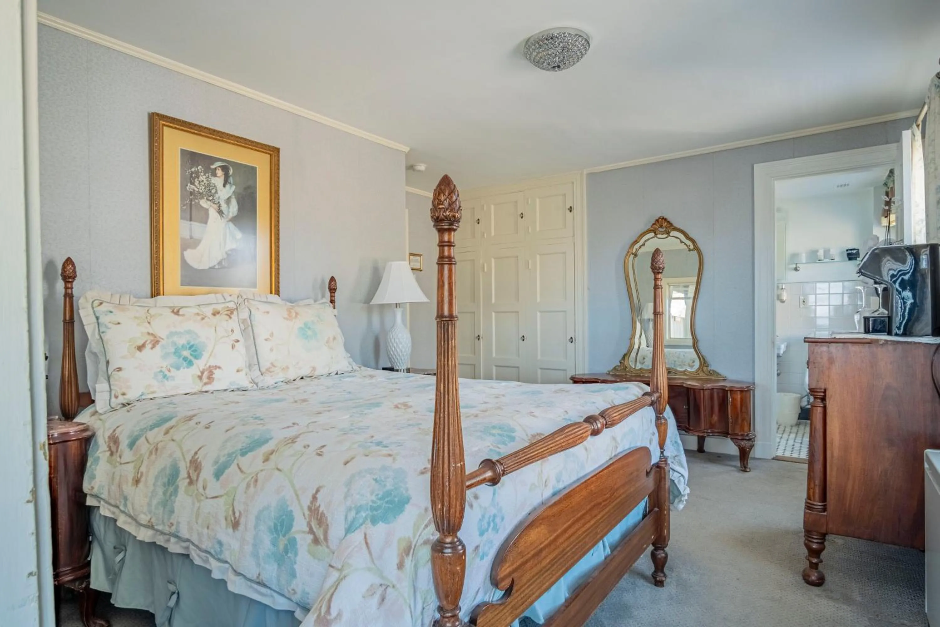 Bed in Yankee Clipper Inn