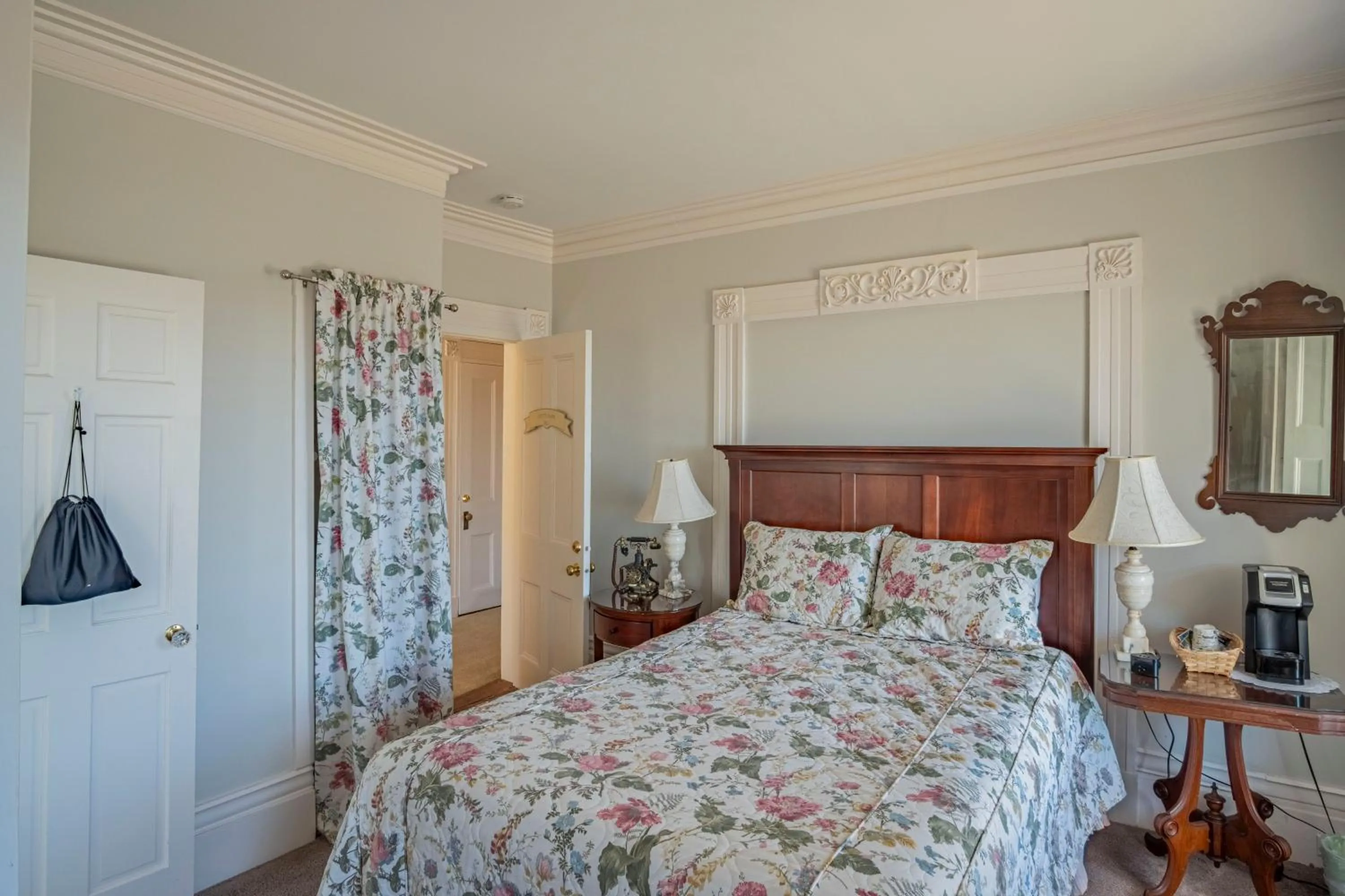 Bed in Yankee Clipper Inn