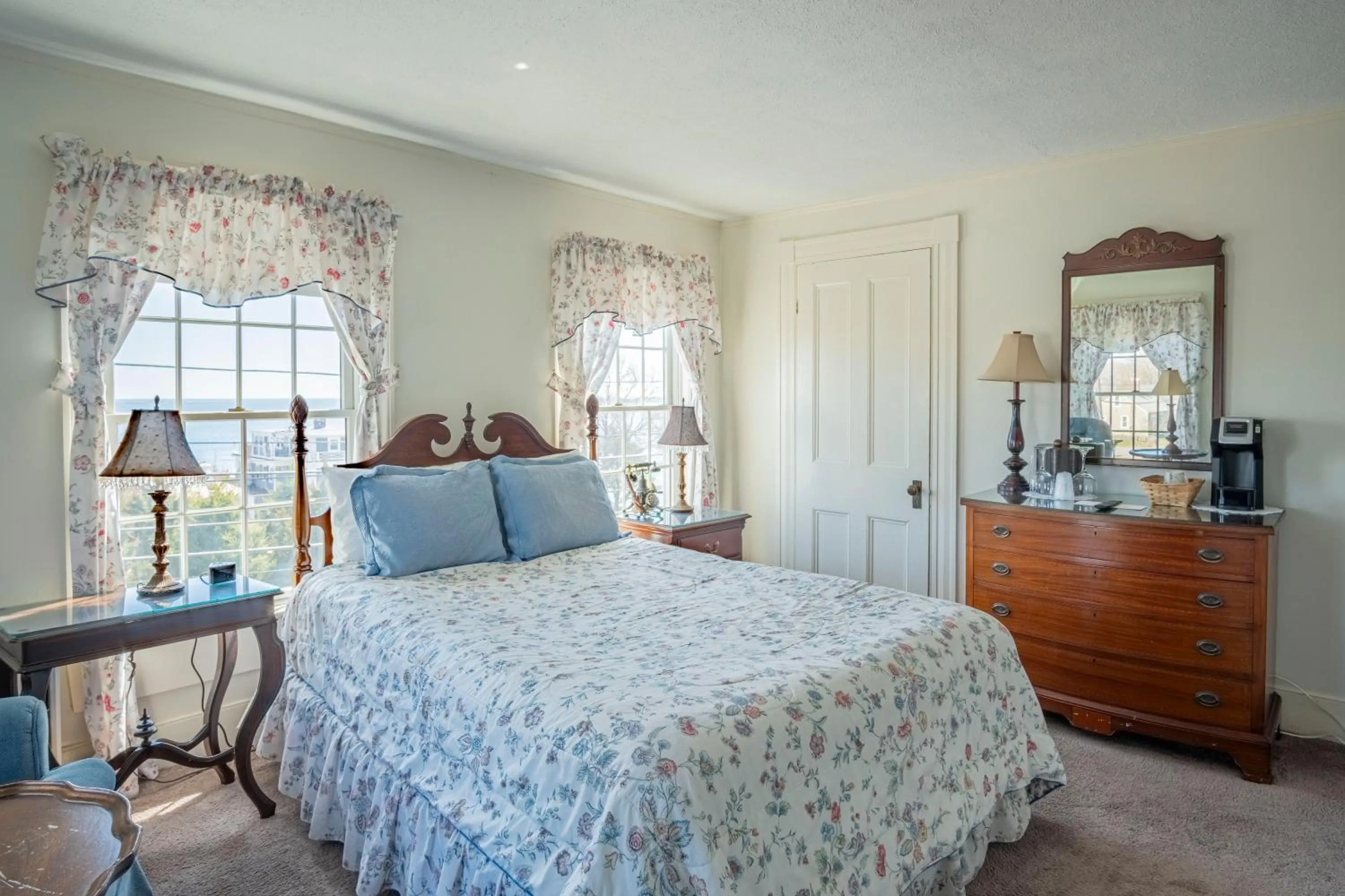 Bed in Yankee Clipper Inn