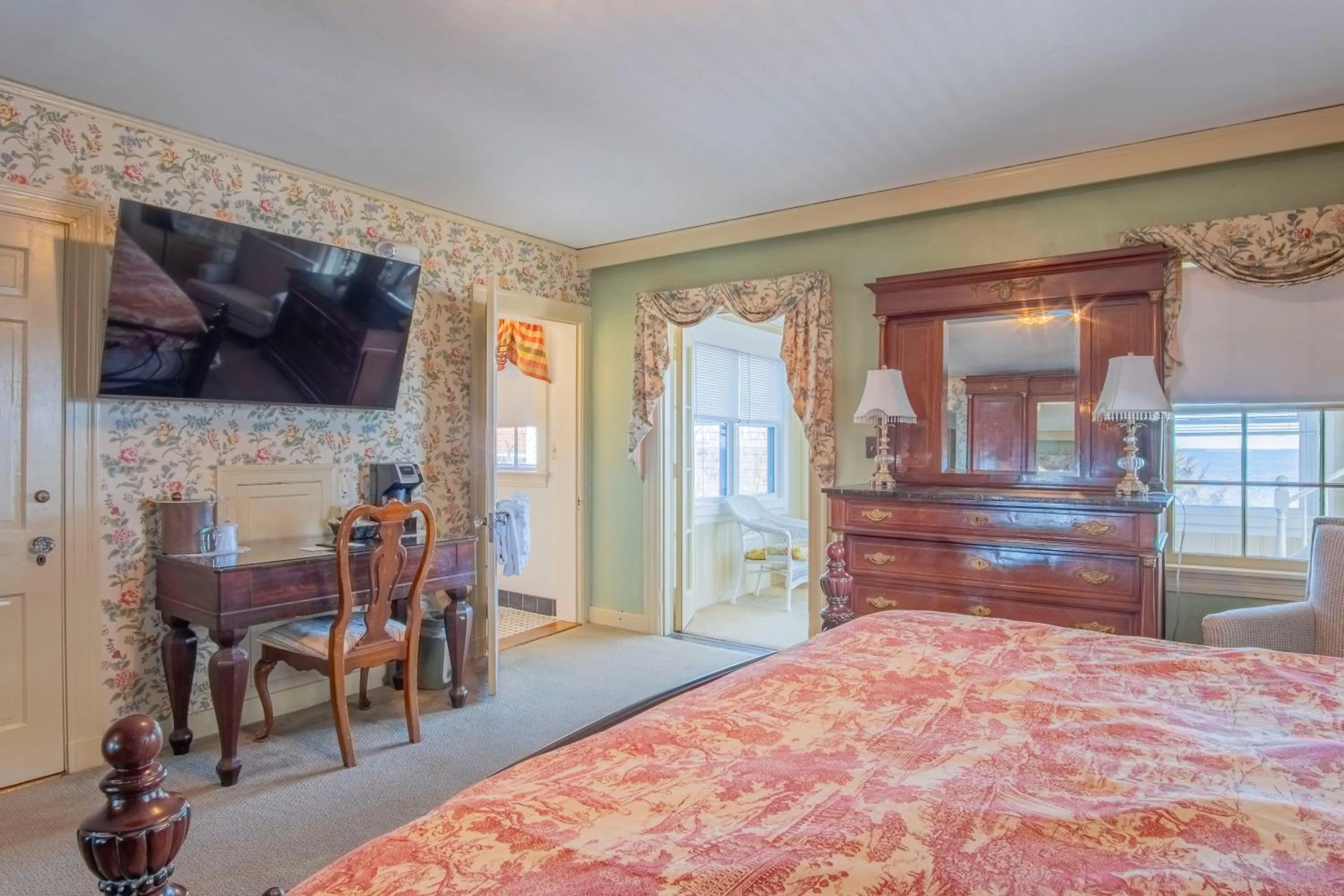 Bed in Yankee Clipper Inn