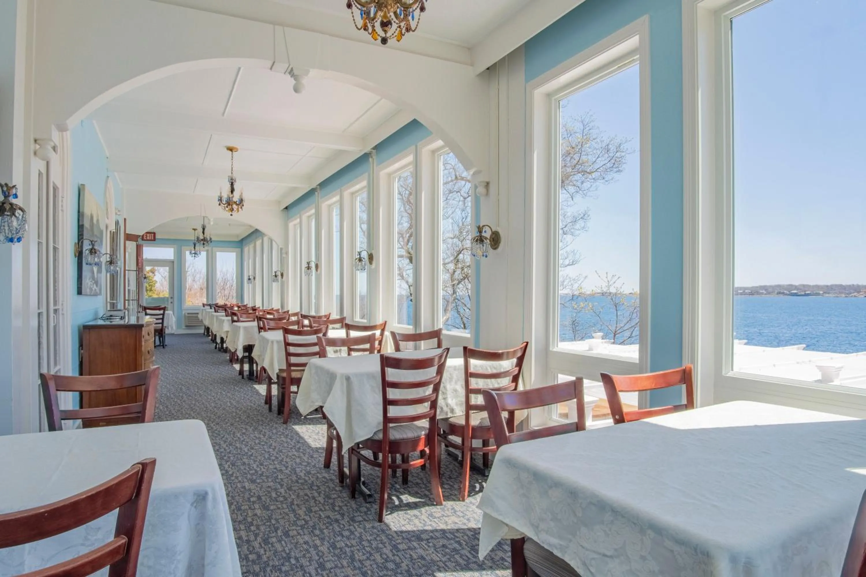 Dining area in Yankee Clipper Inn