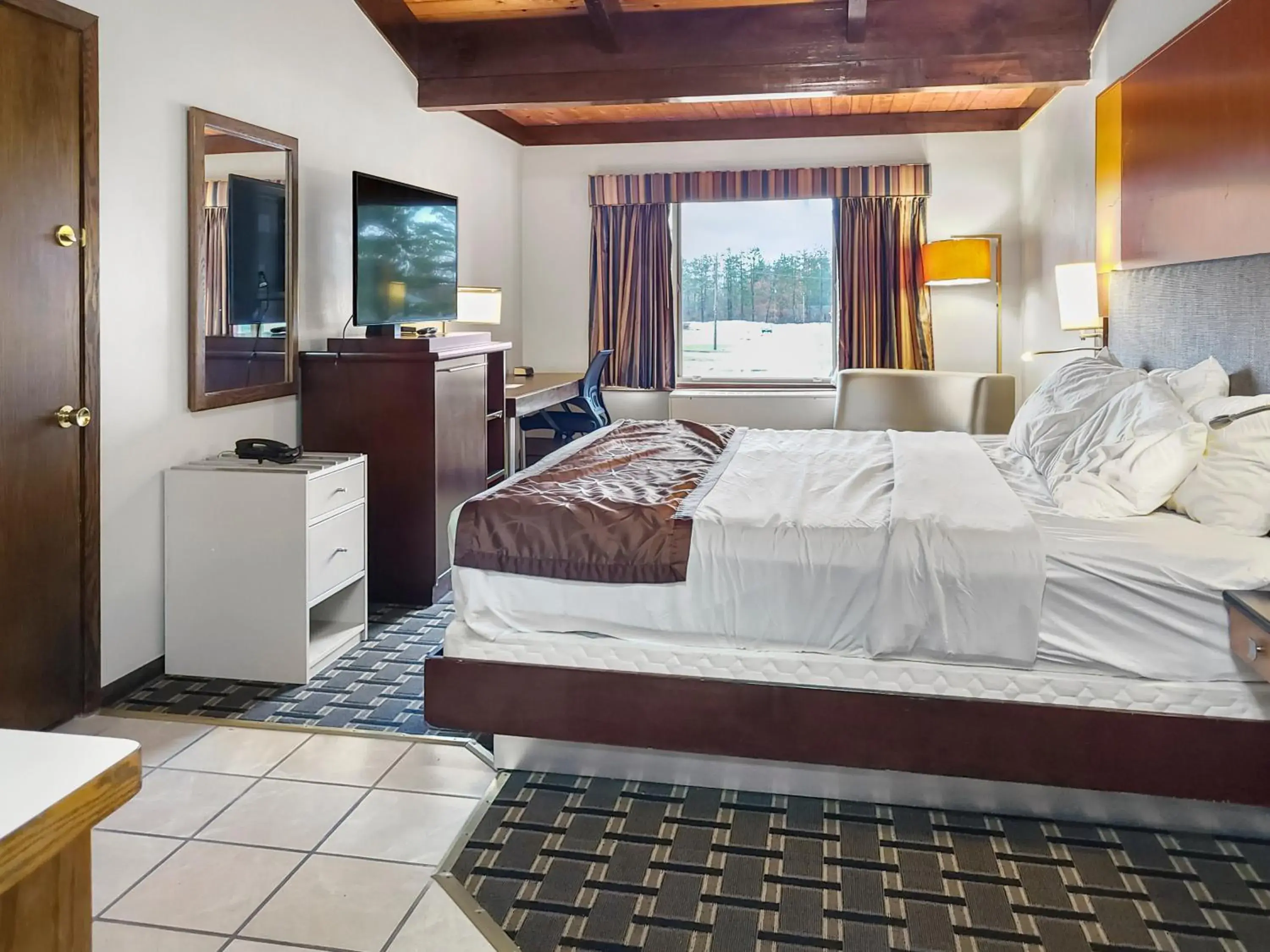 Bed in Americas Best Value Inn Hinckley Bed in Americas Best Value Inn Hinckley