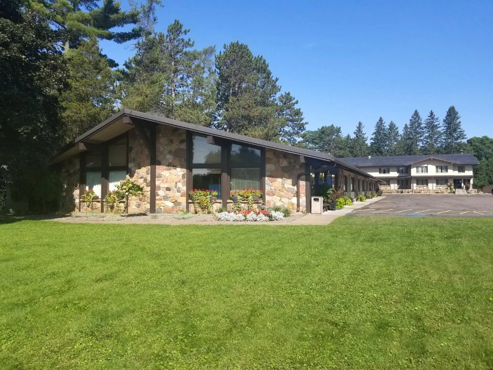 Property building in Americas Best Value Inn Hinckley Property building in Americas Best Value Inn Hinckley