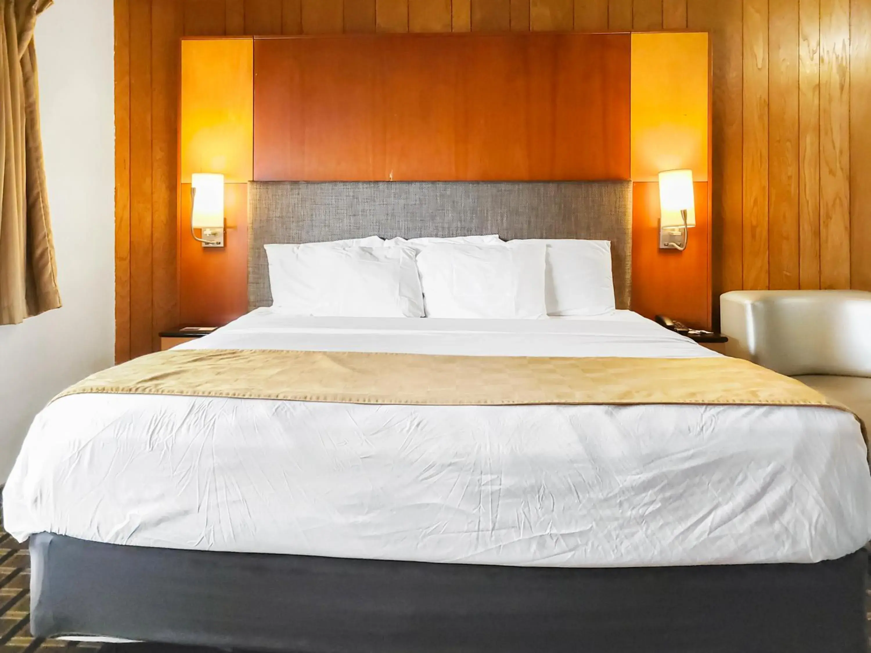 Bed in Americas Best Value Inn Hinckley Bed in Americas Best Value Inn Hinckley