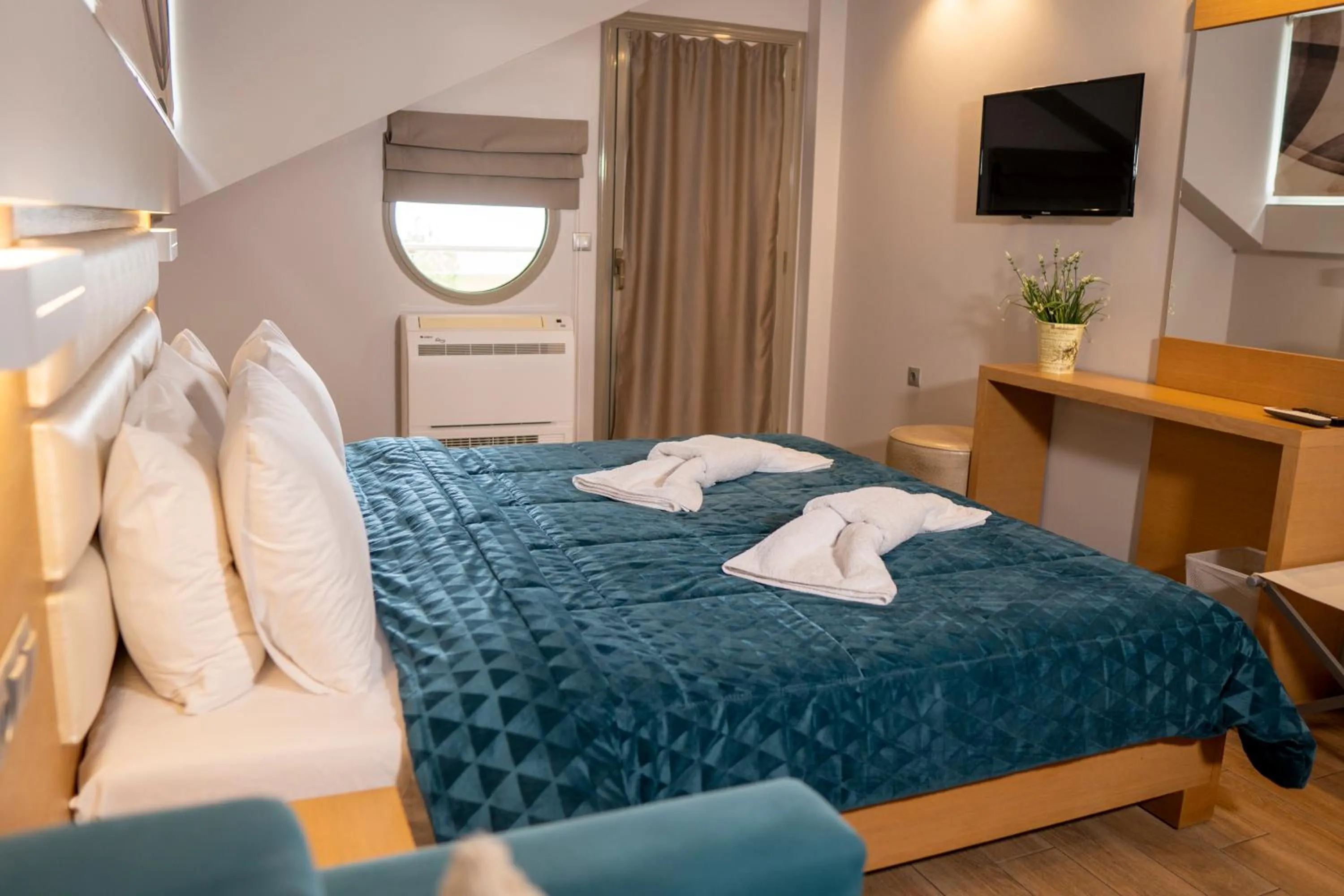 Bed in Hotel Epavlis Eleftheriadi