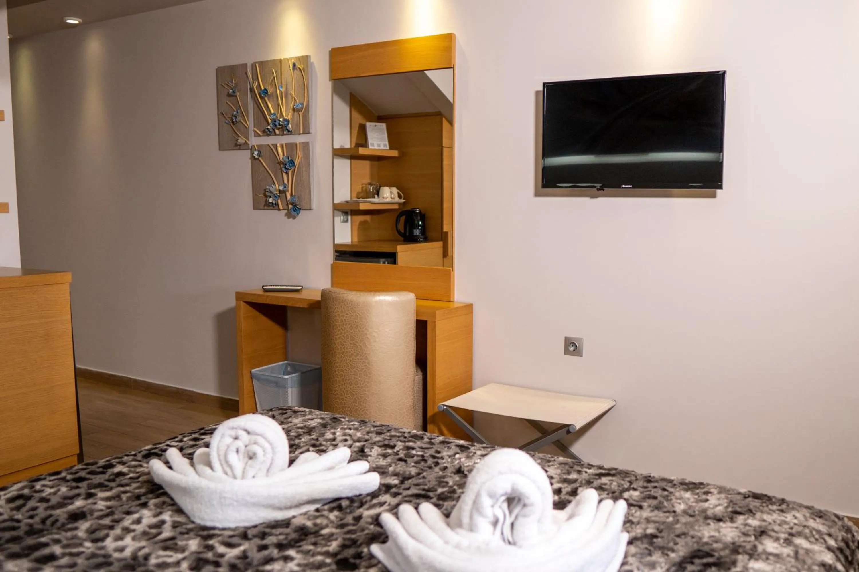 Bed in Hotel Epavlis Eleftheriadi