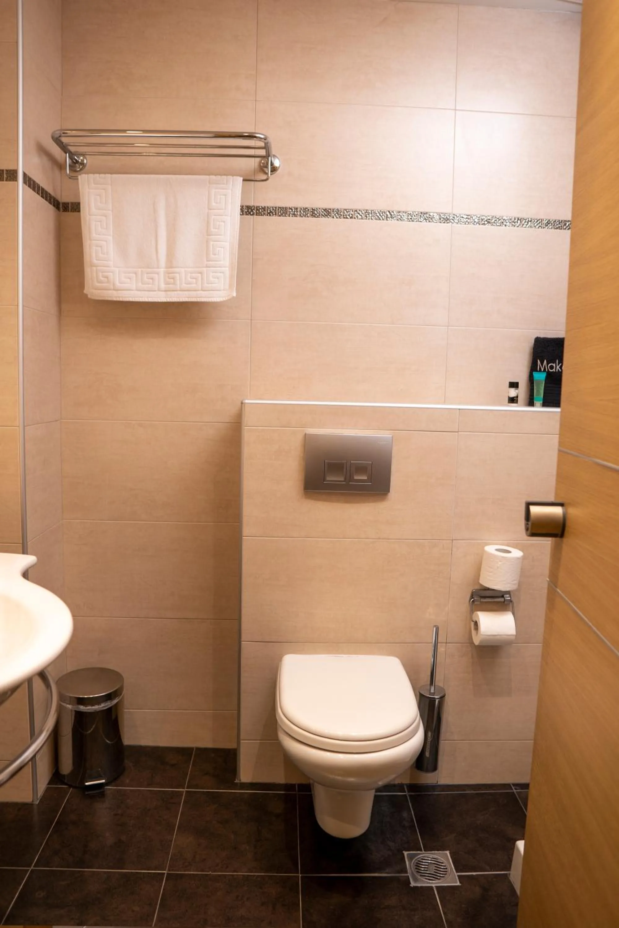 Shower in Hotel Epavlis Eleftheriadi