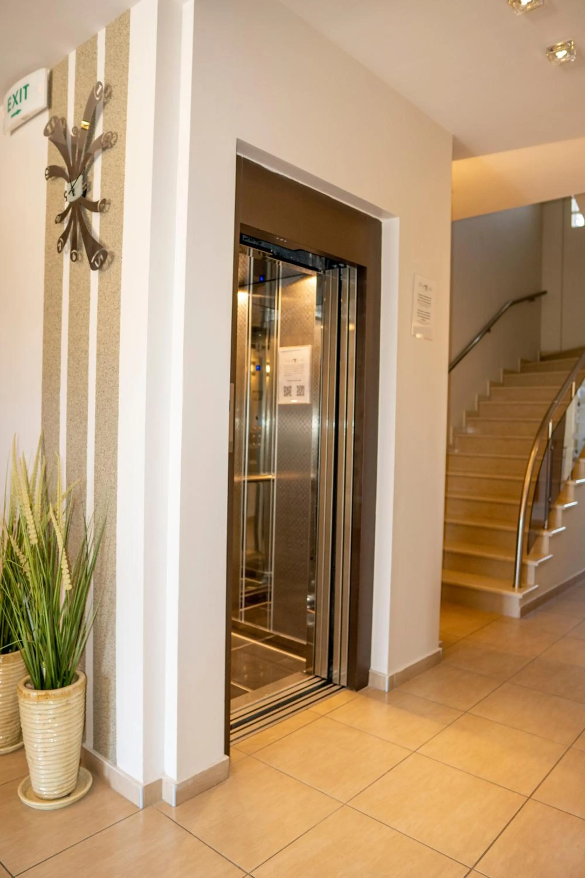 elevator in Hotel Epavlis Eleftheriadi