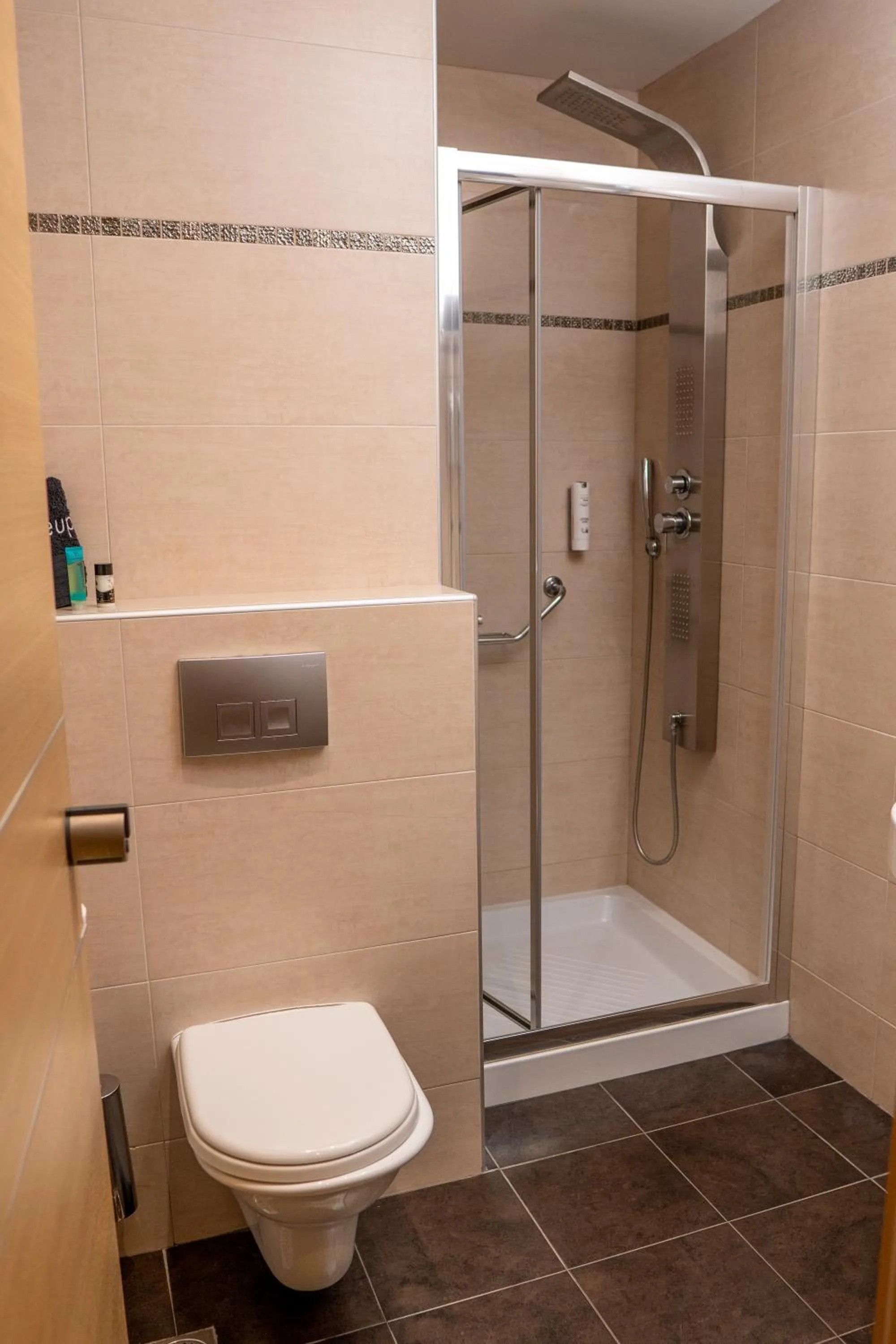 Shower in Hotel Epavlis Eleftheriadi