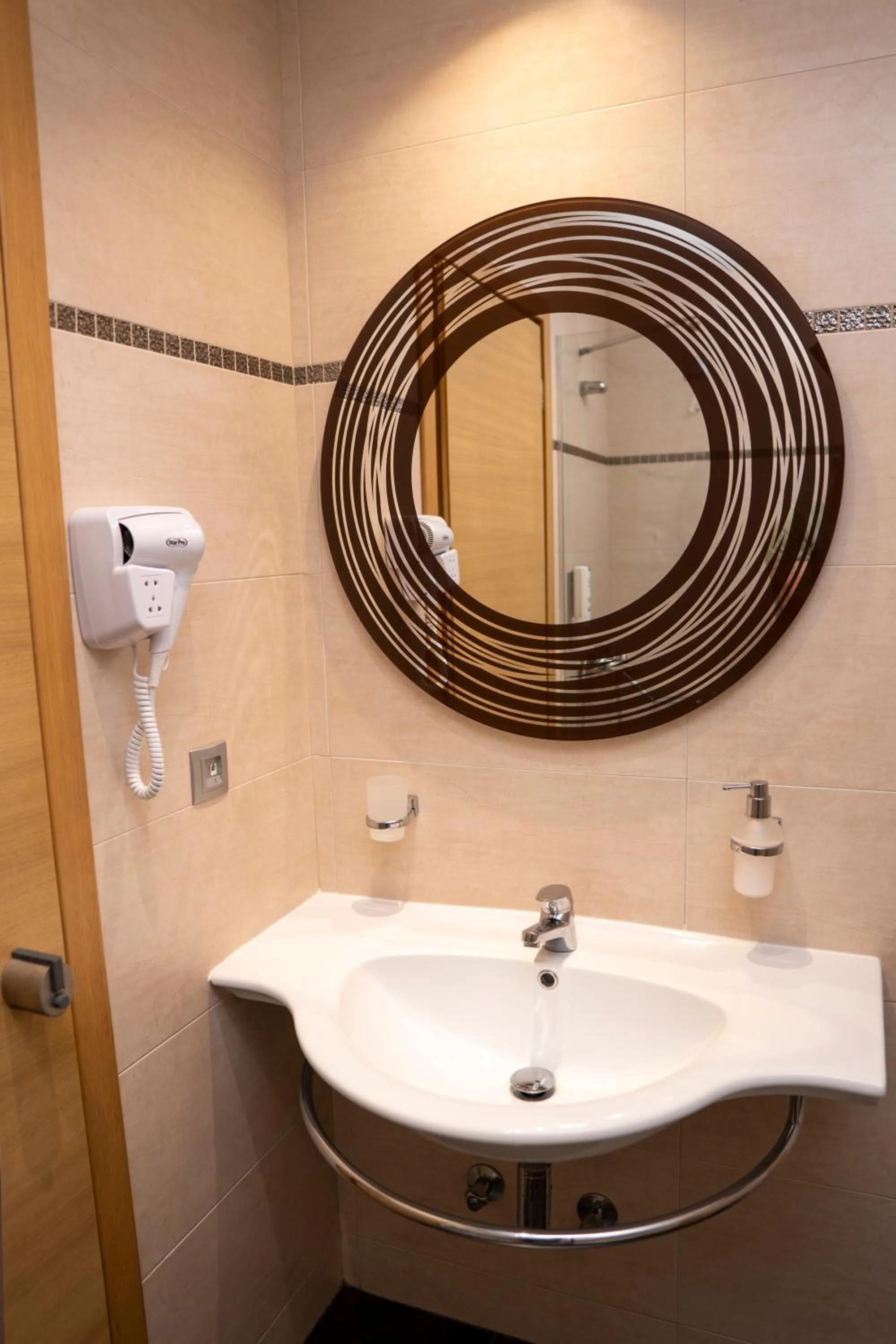 Bathroom in Hotel Epavlis Eleftheriadi