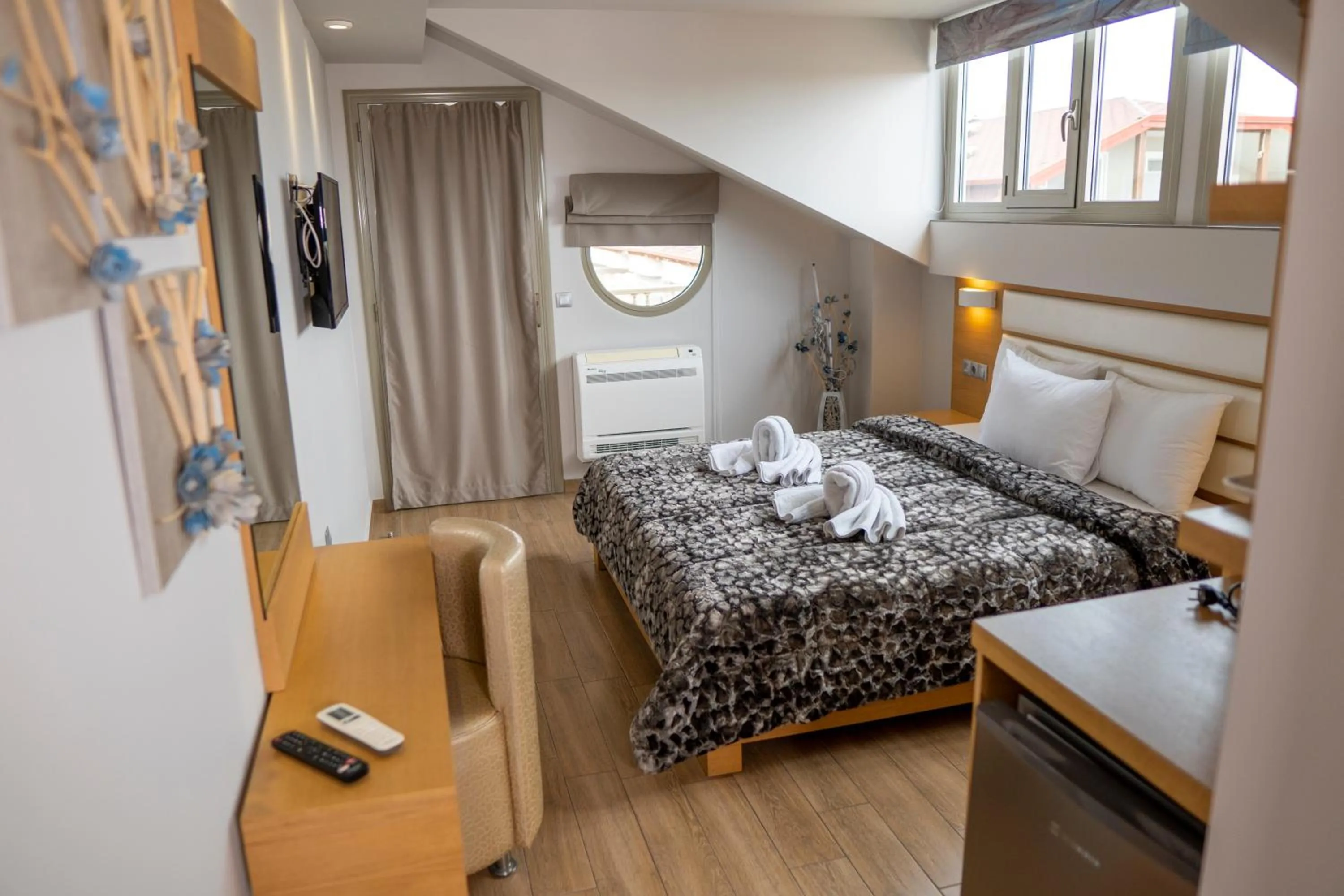 Bed in Hotel Epavlis Eleftheriadi