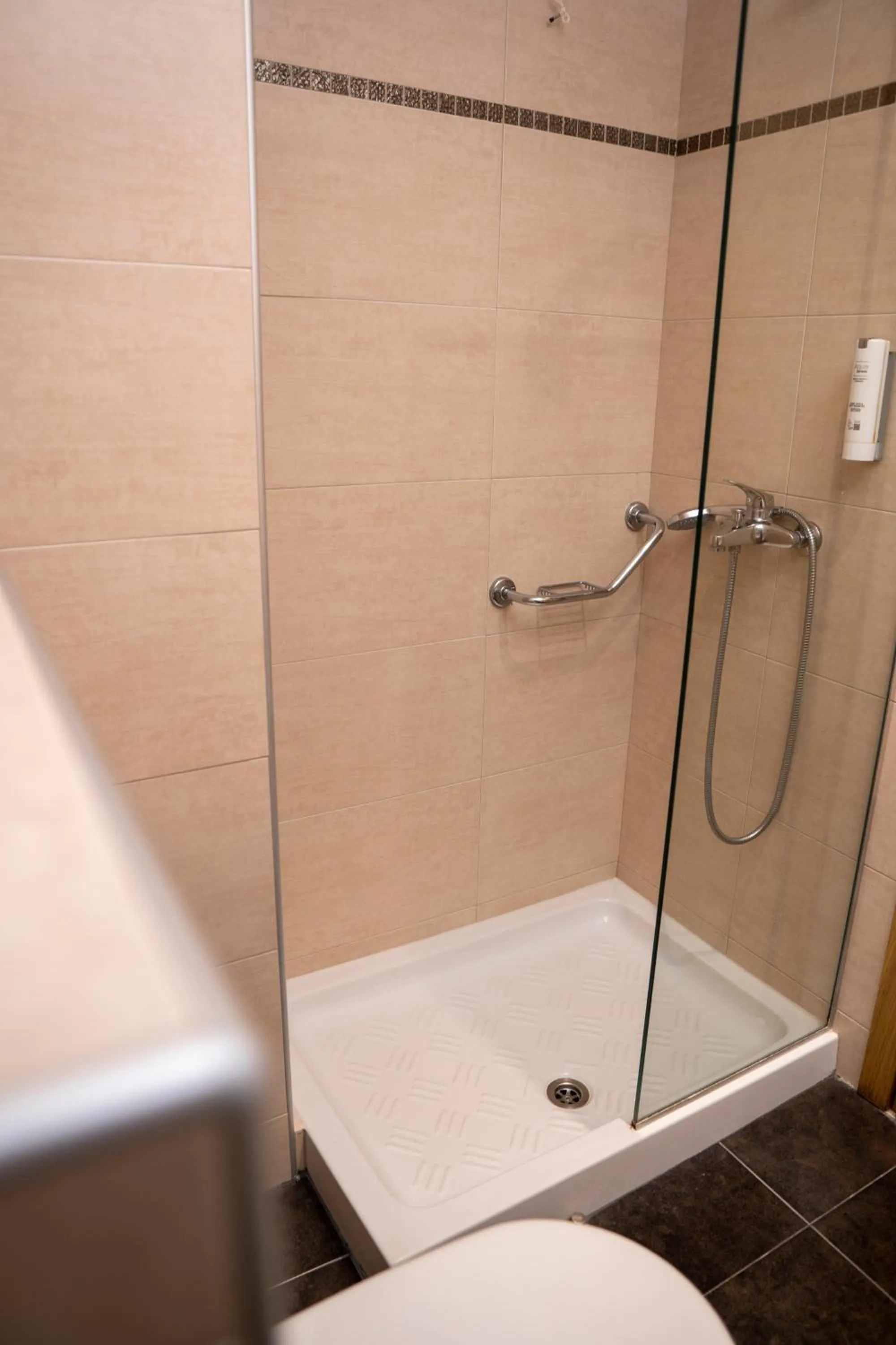 Shower in Hotel Epavlis Eleftheriadi