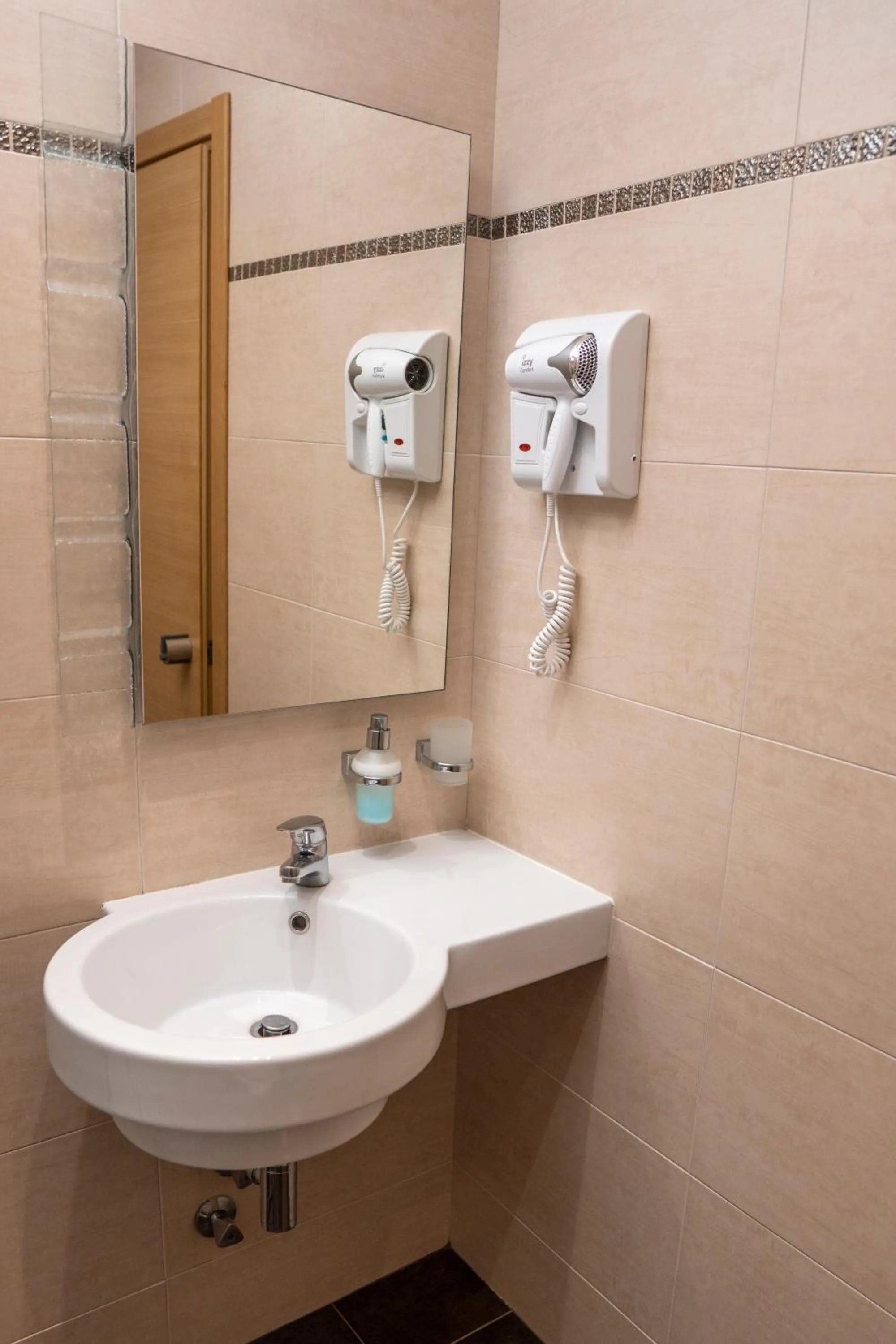 Shower in Hotel Epavlis Eleftheriadi