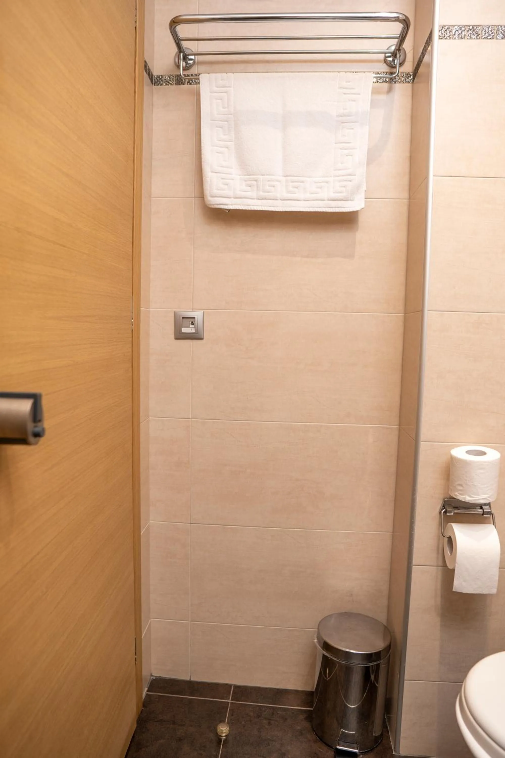 Shower in Hotel Epavlis Eleftheriadi