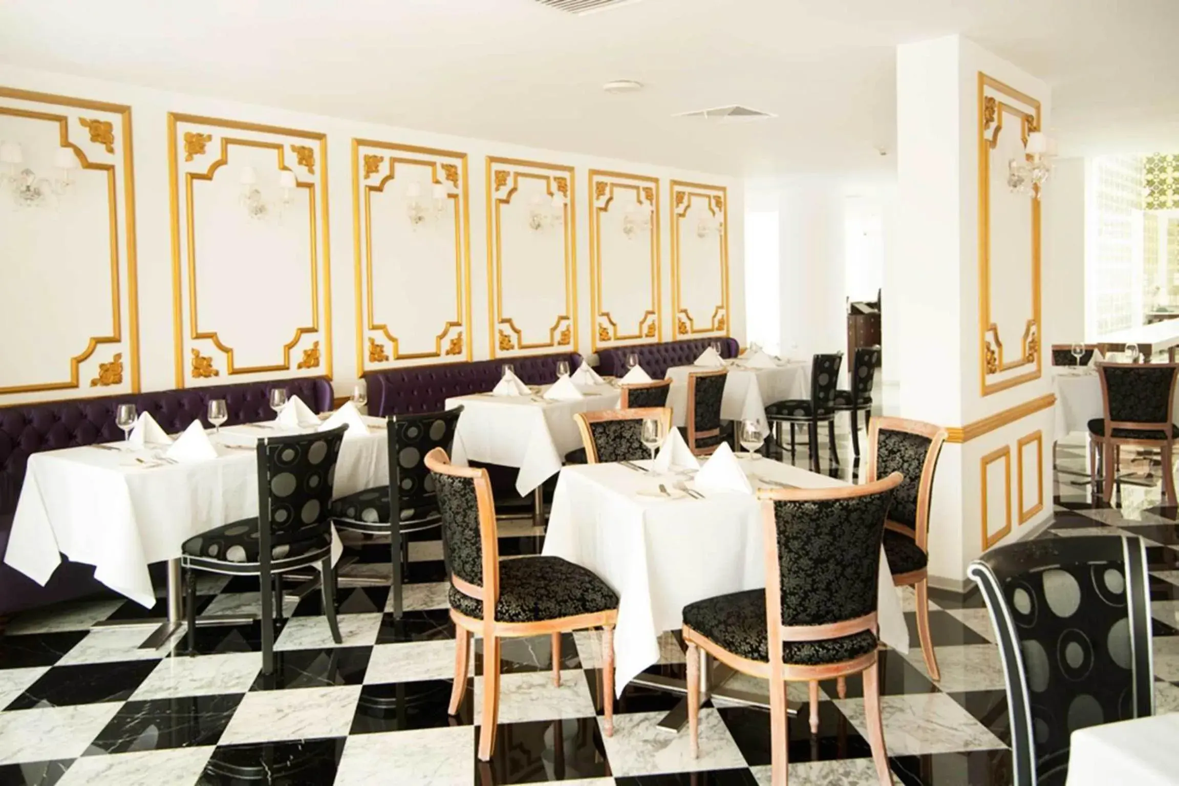 Restaurant/places to eat in NM Lima Hotel Restaurant/places to eat in NM Lima Hotel