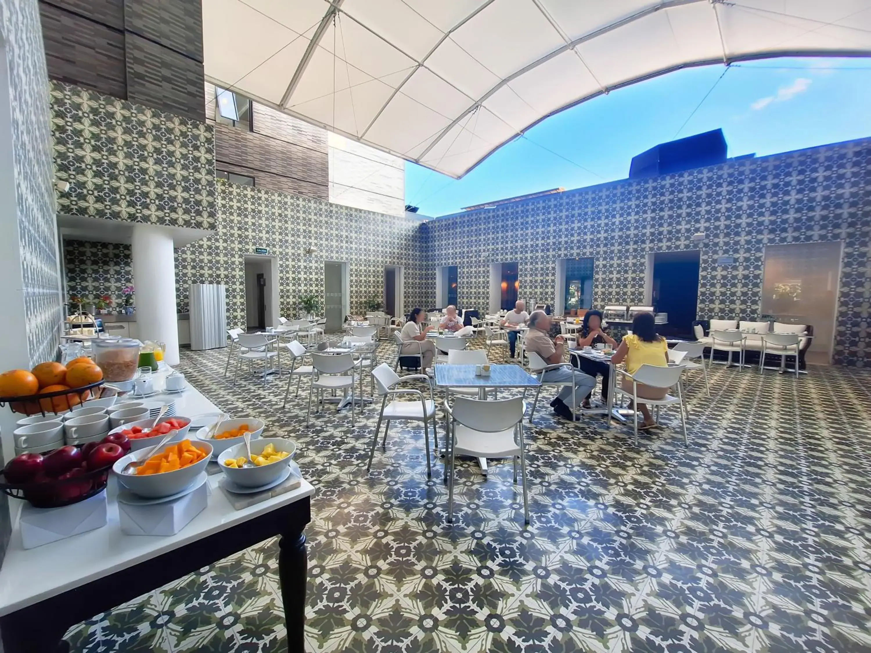 Restaurant/places to eat in NM Lima Hotel Restaurant/places to eat in NM Lima Hotel
