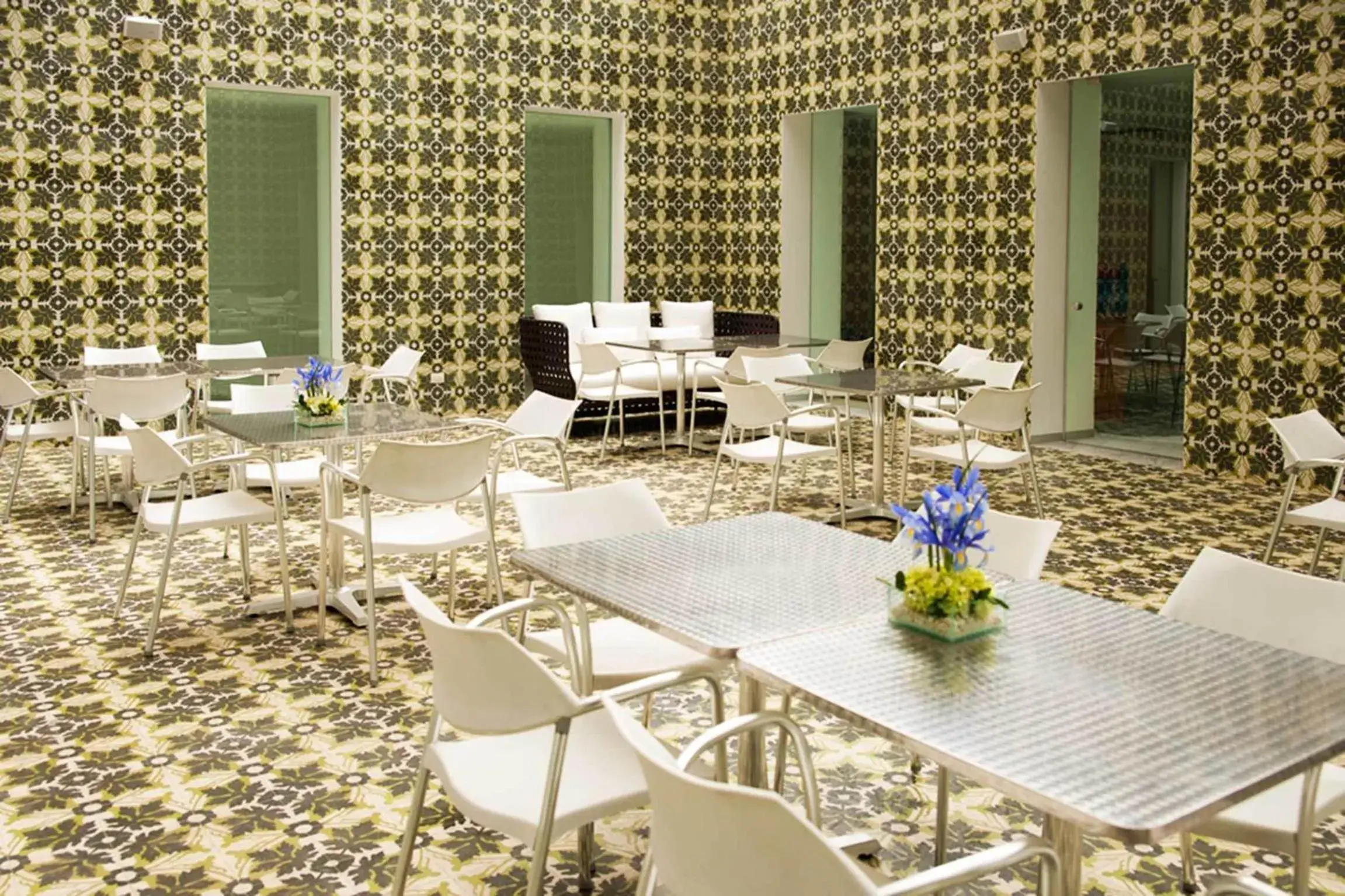 Restaurant/places to eat in NM Lima Hotel Restaurant/places to eat in NM Lima Hotel