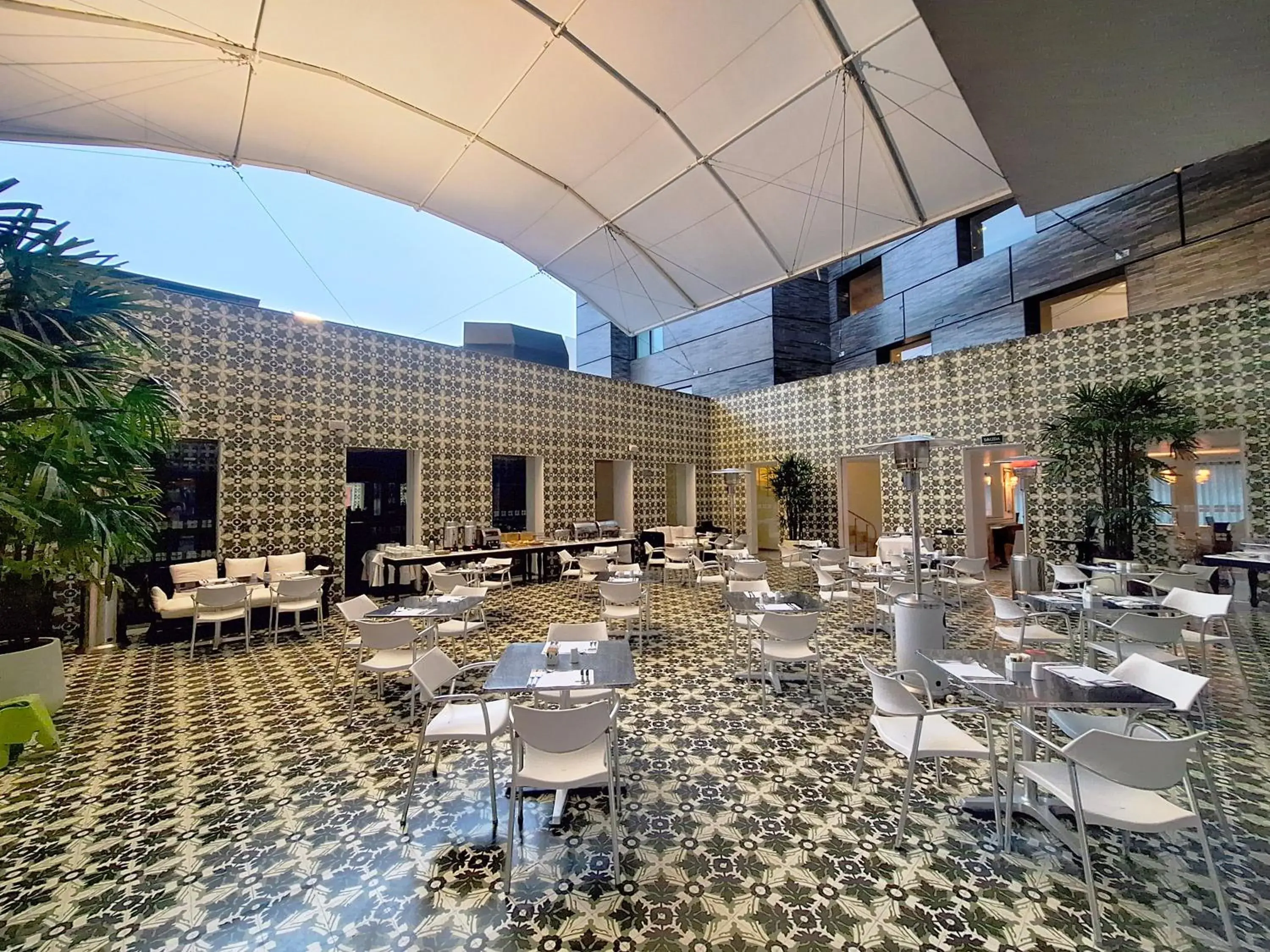 Restaurant/places to eat in NM Lima Hotel Restaurant/places to eat in NM Lima Hotel