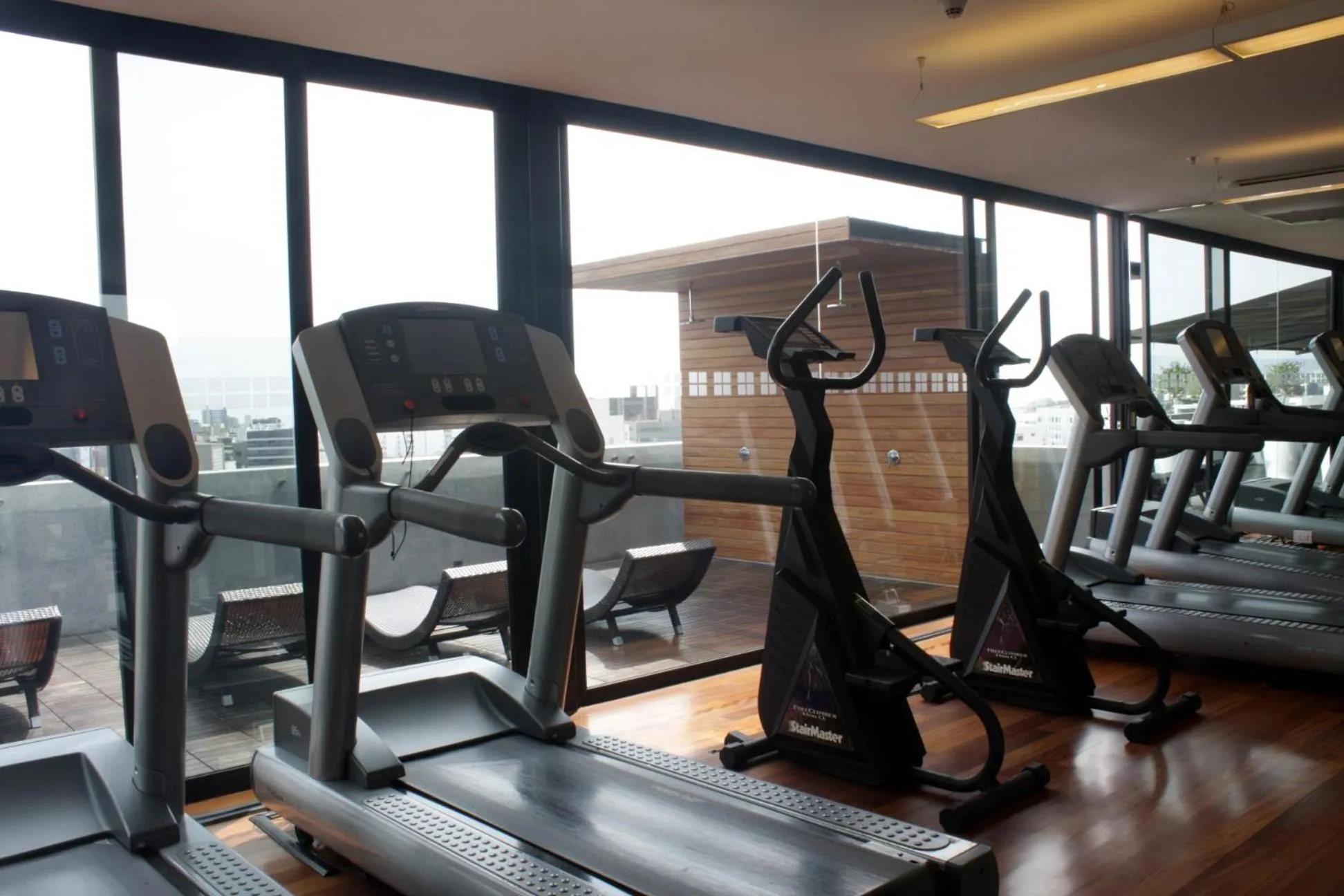 Fitness centre/facilities in NM Lima Hotel