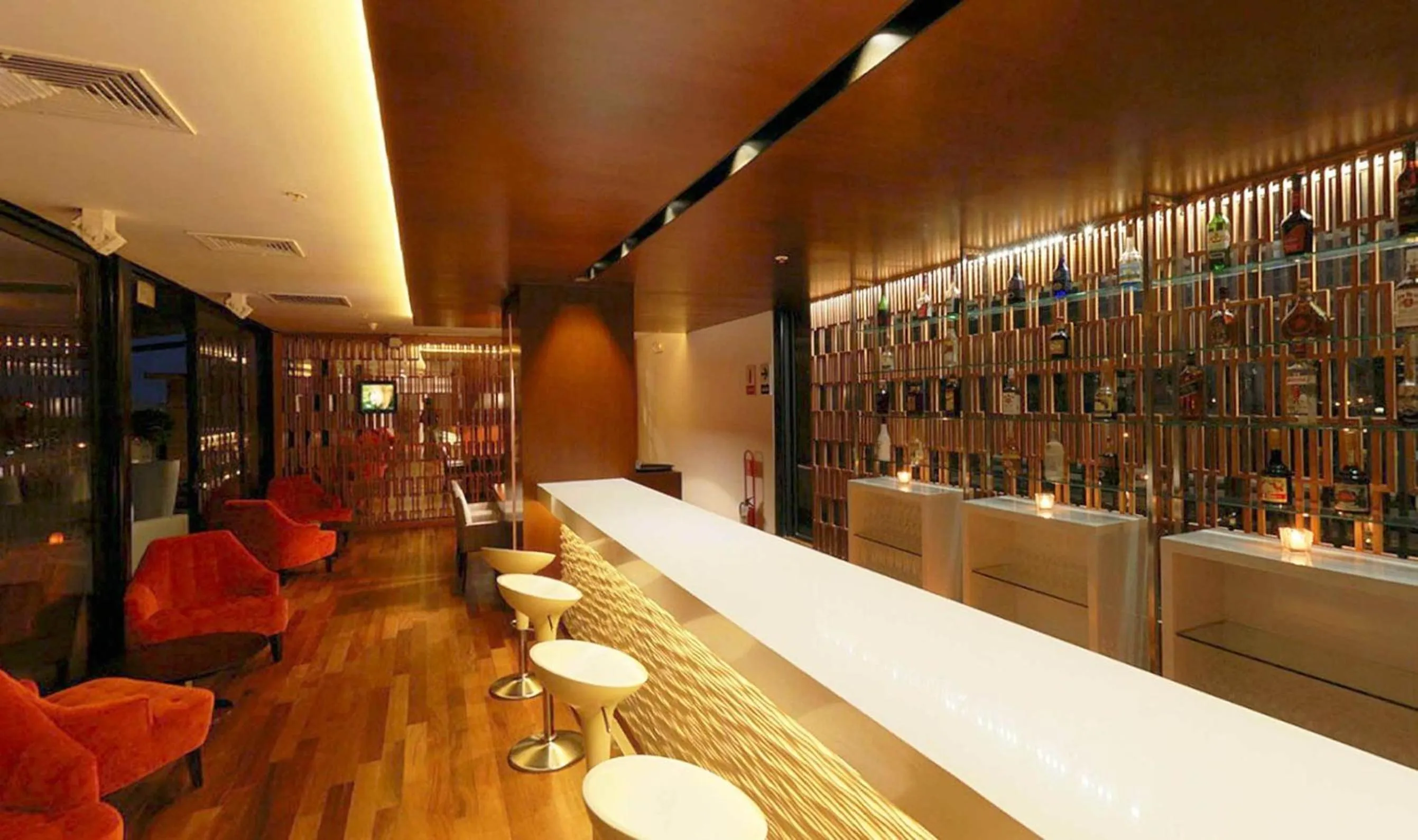 Lounge or bar in NM Lima Hotel