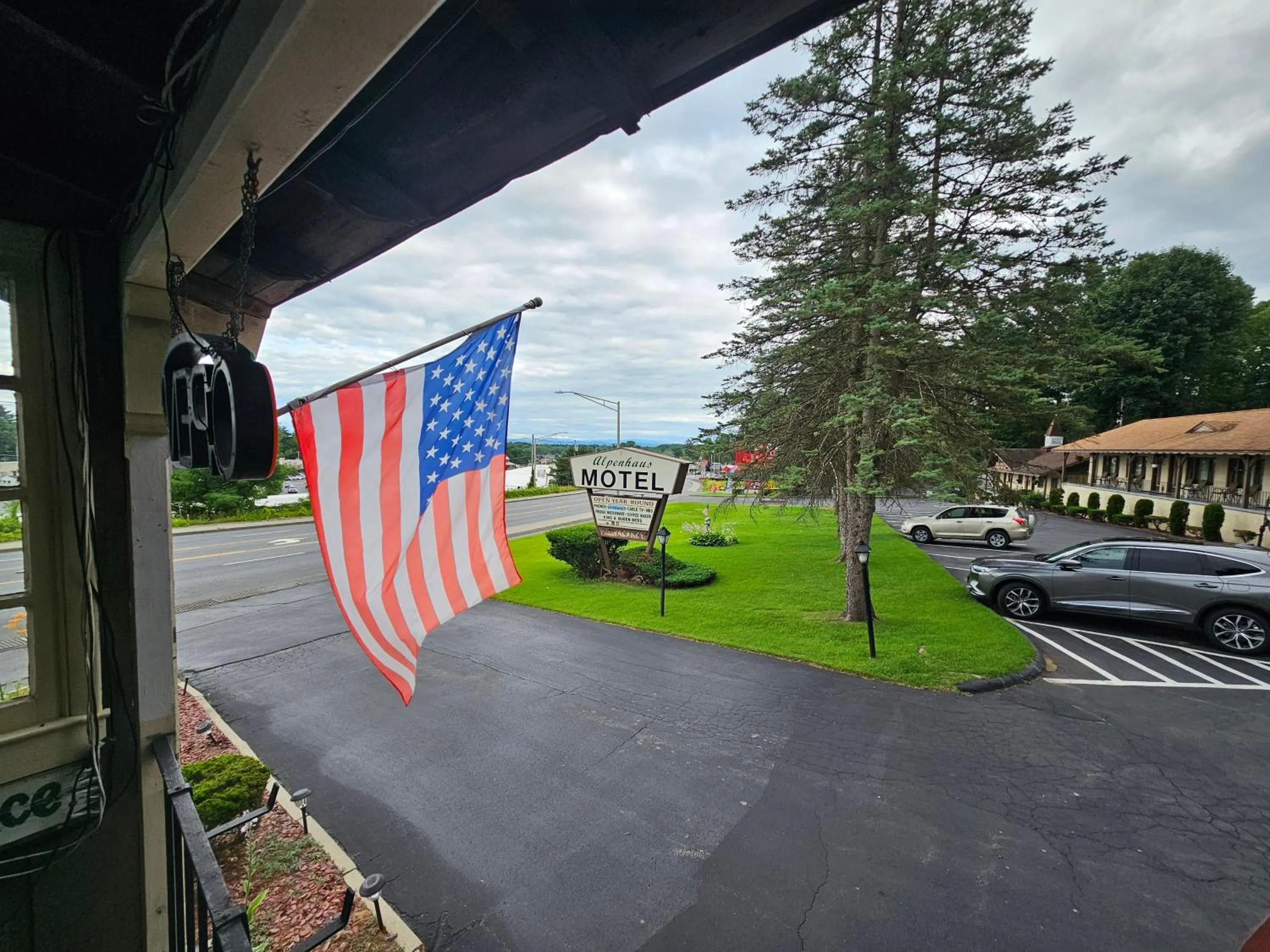 Street view in Alpenhaus Motel