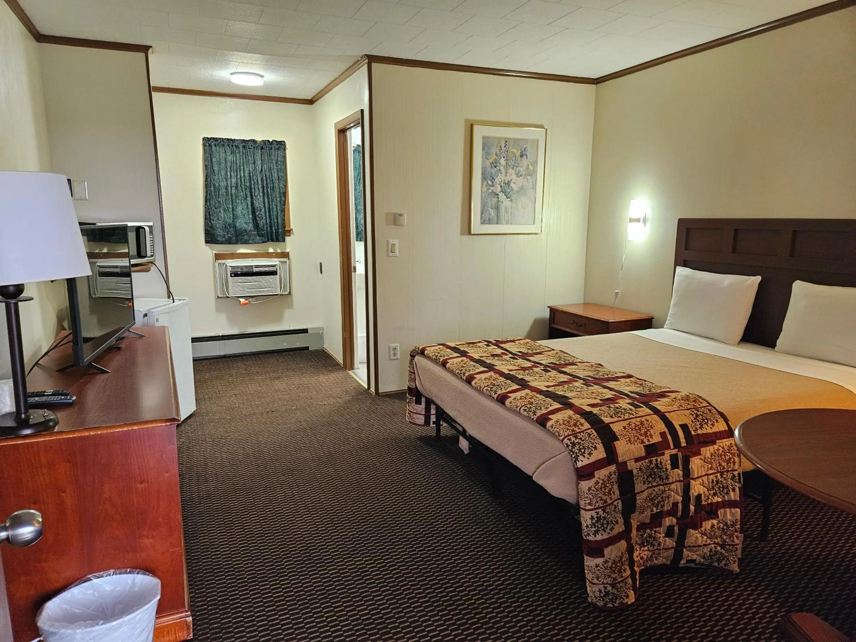 Bed in Alpenhaus Motel