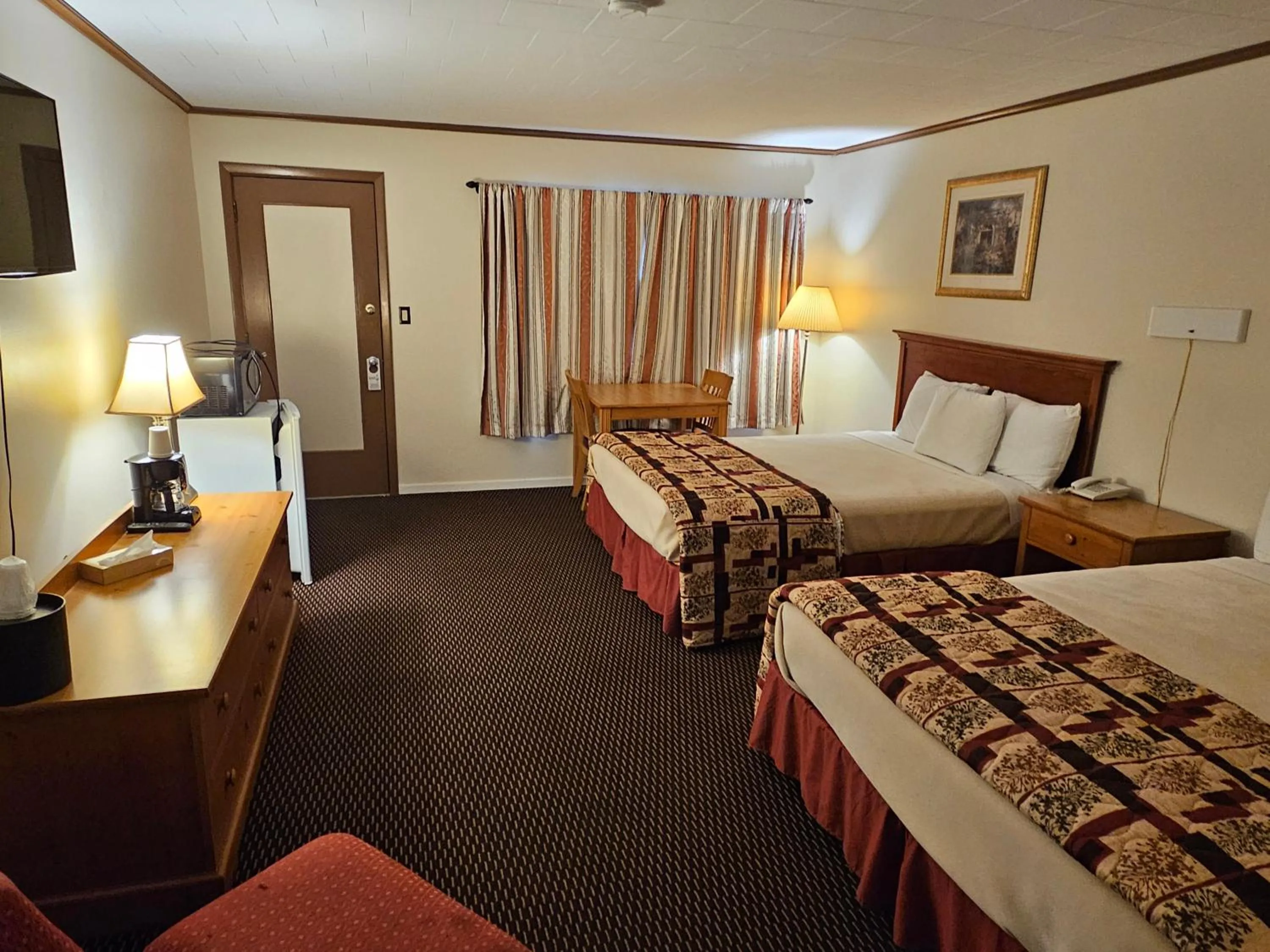 Bed in Alpenhaus Motel