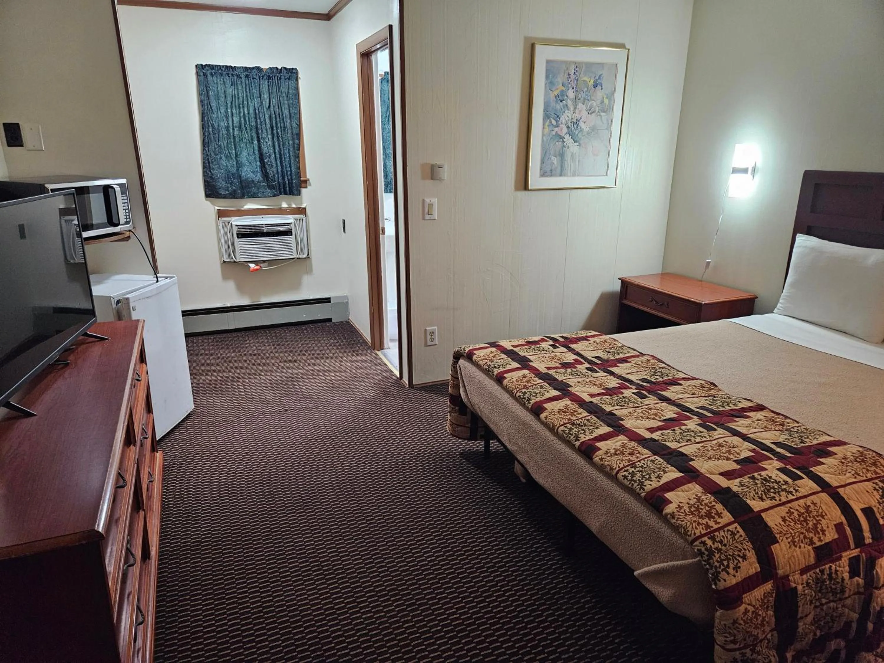 Bed in Alpenhaus Motel