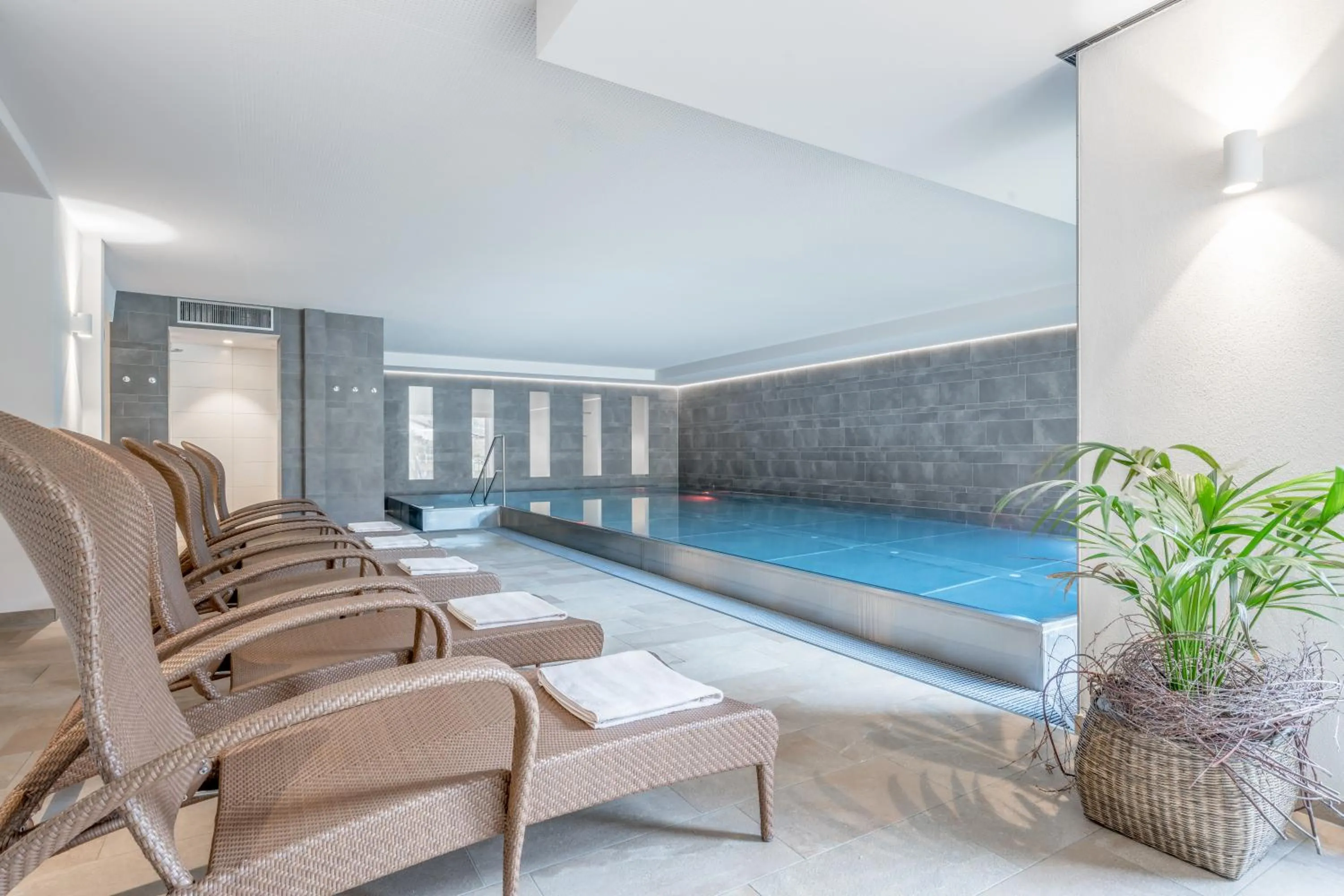 Swimming pool in Alpenhotel Zimba