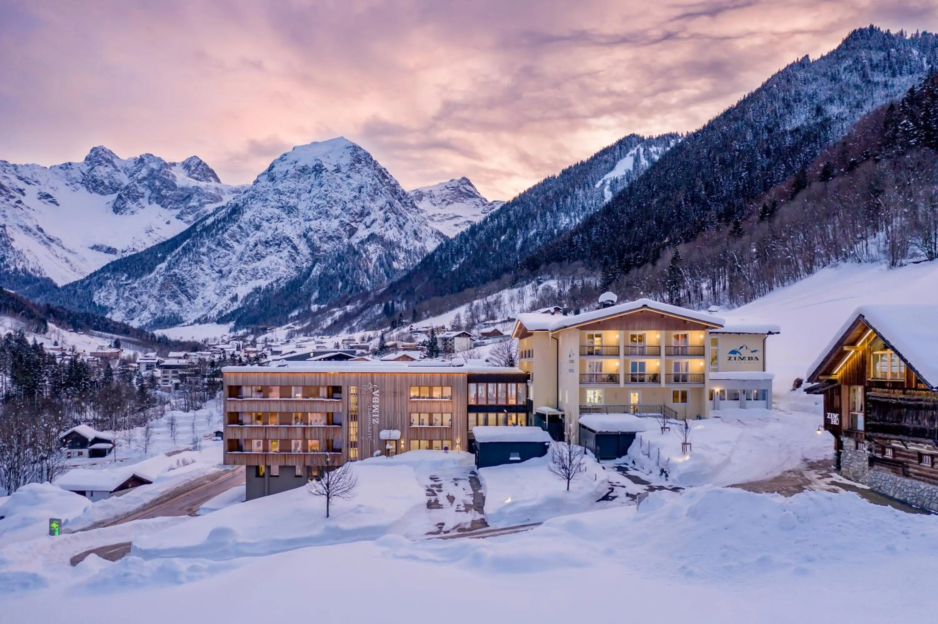 Property building in Alpenhotel Zimba