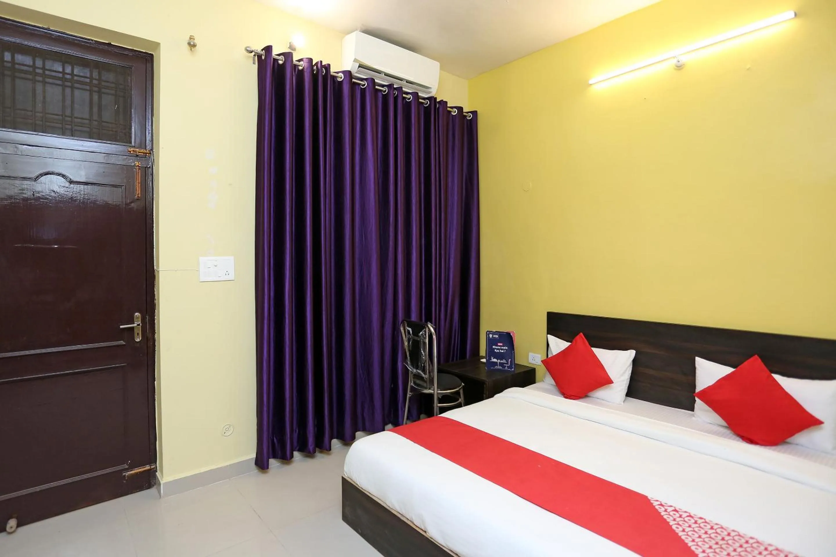 Bedroom, Bed in Hotel O Greenview Near Munshi Pulia Metro Station
