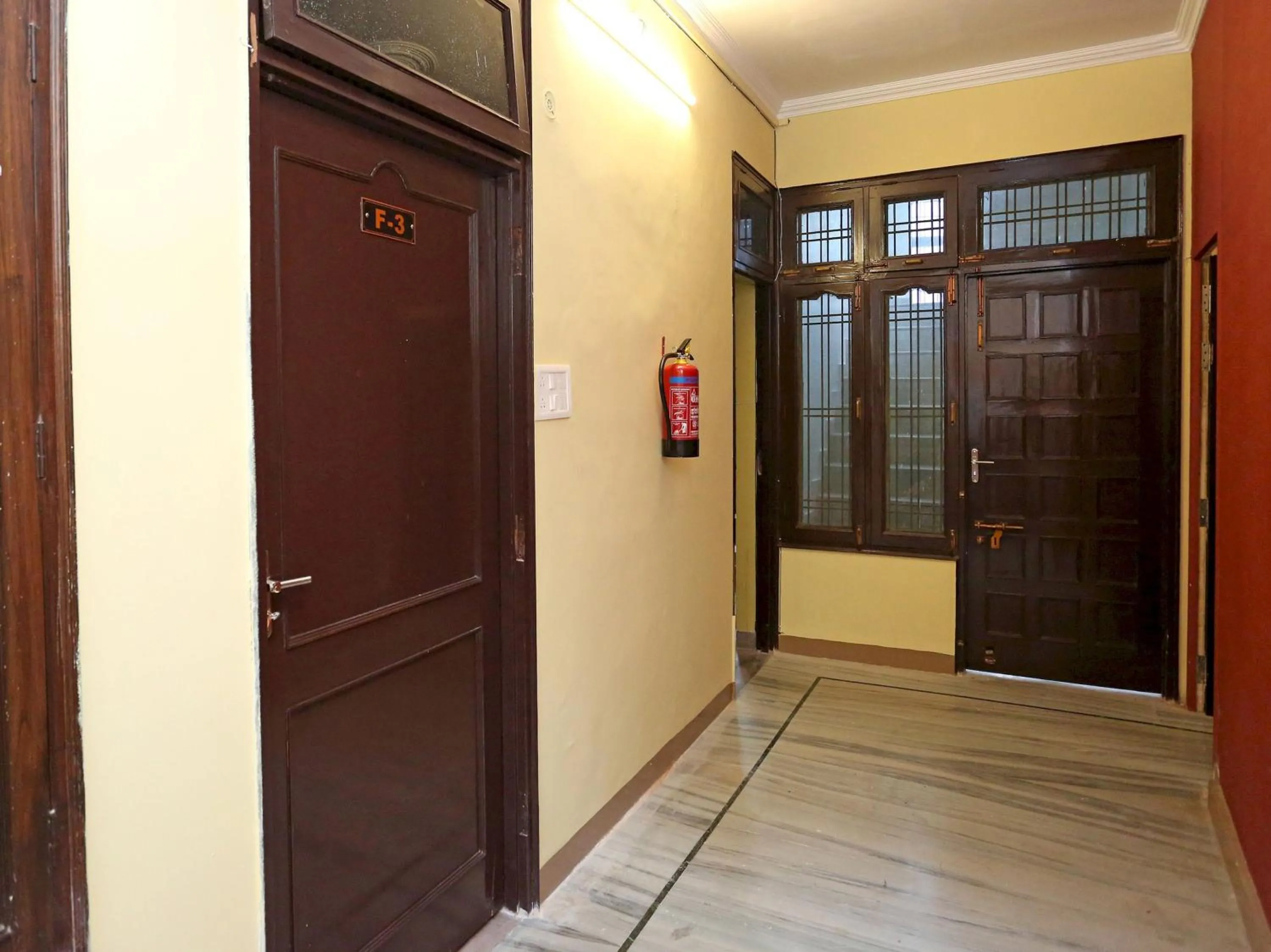 Lobby or reception in Hotel O Greenview Near Munshi Pulia Metro Station