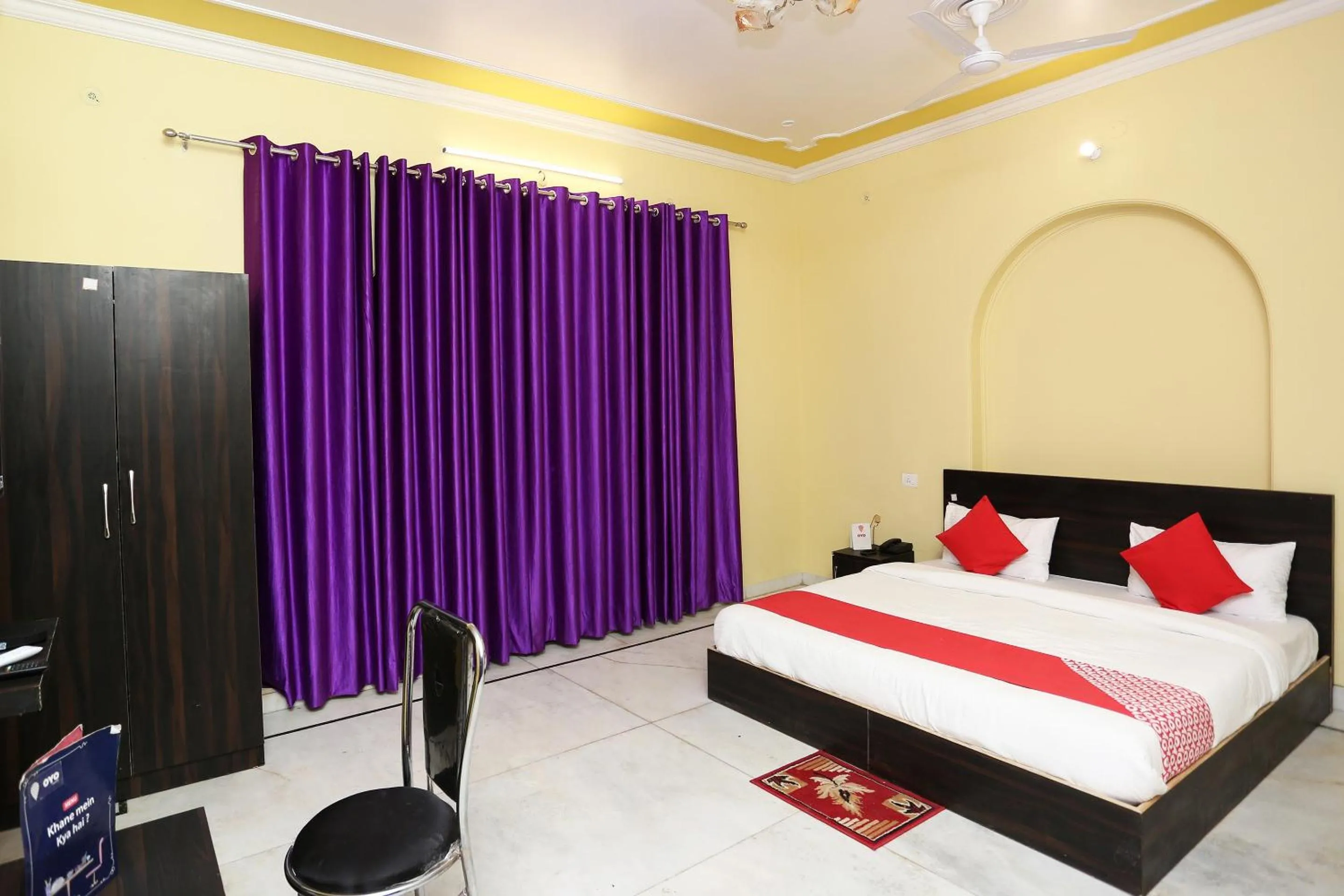 Bedroom, Bed in Hotel O Greenview Near Munshi Pulia Metro Station