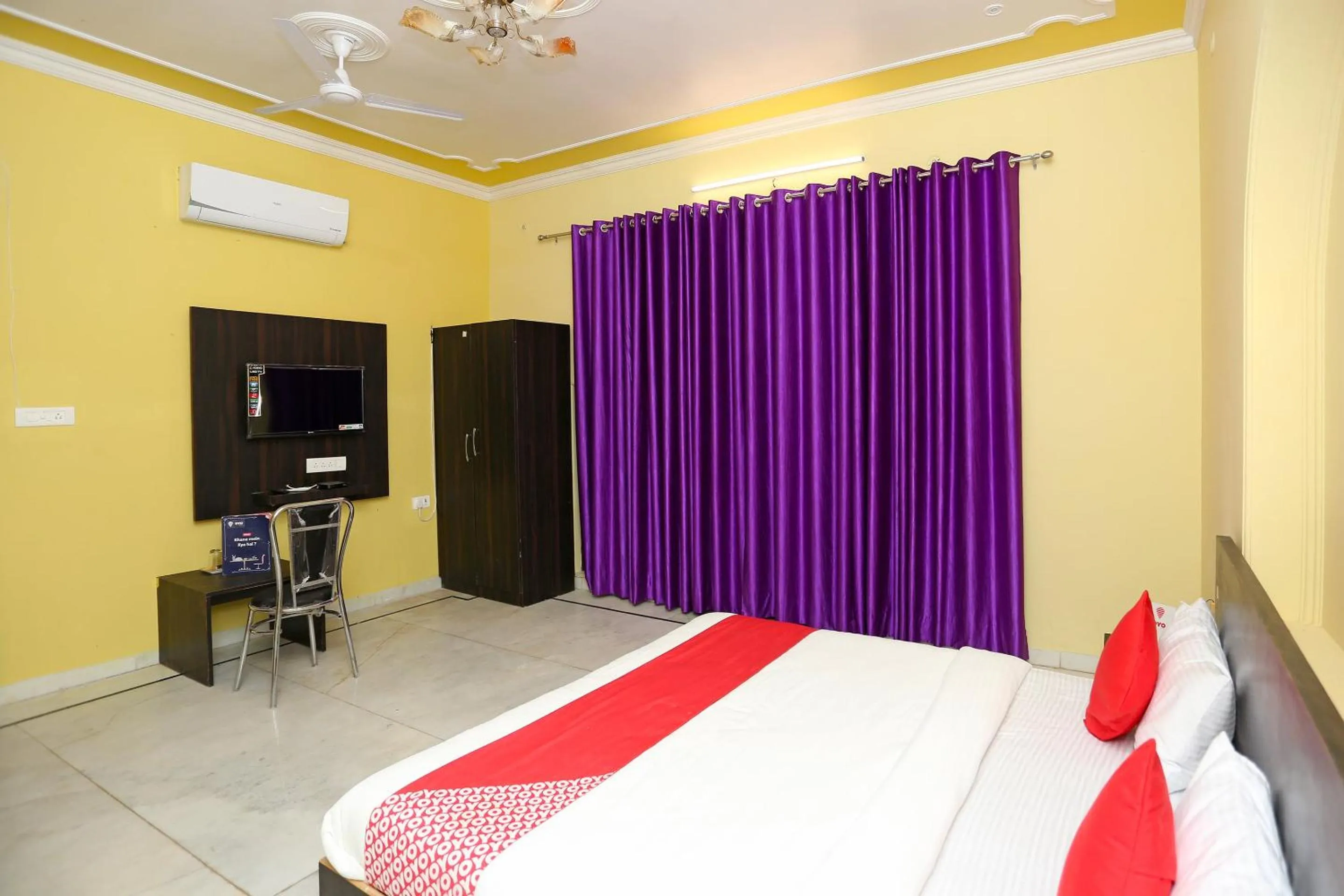 Lobby or reception, Bed in Hotel O Greenview Near Munshi Pulia Metro Station