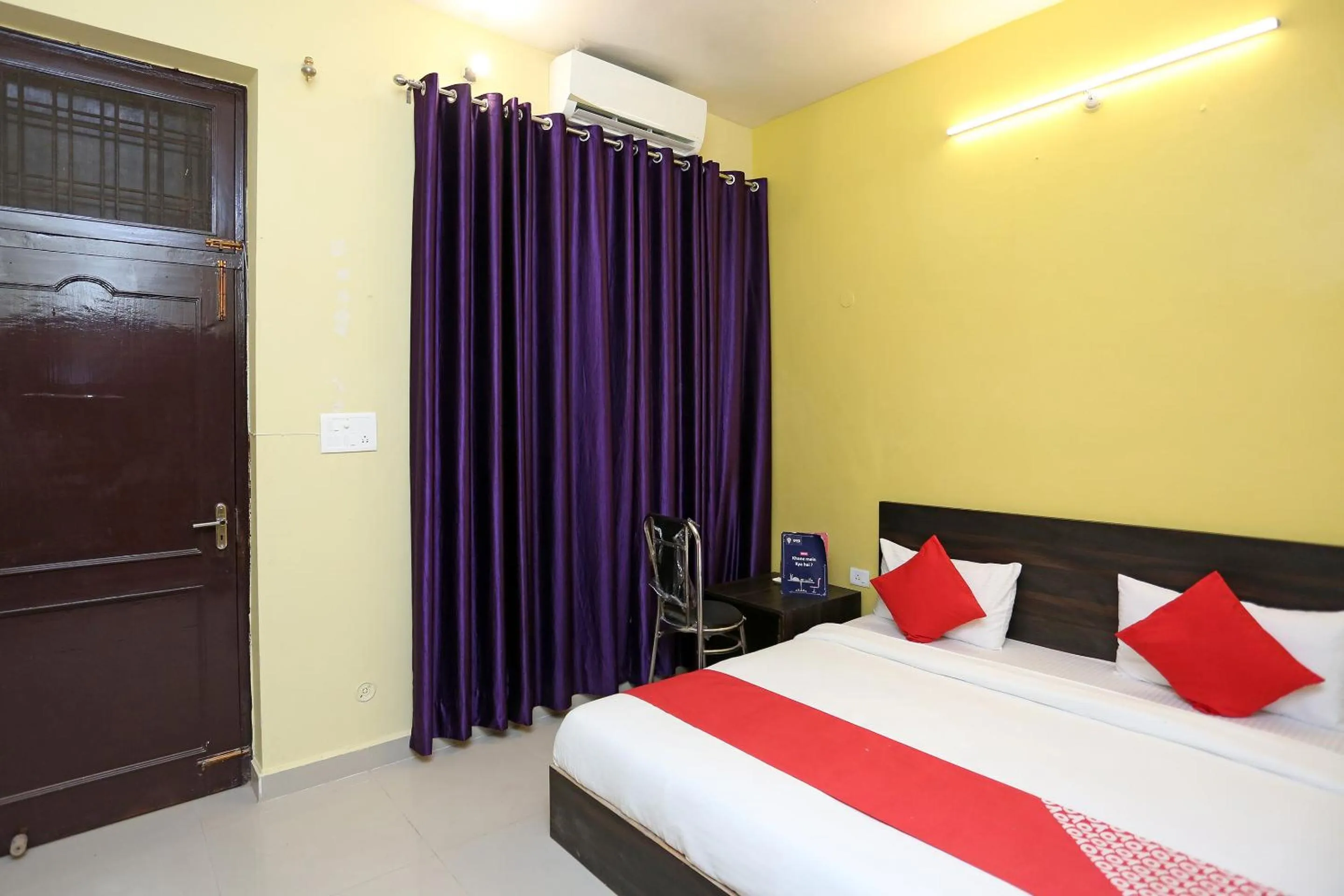 Bedroom, Bed in Hotel O Greenview Near Munshi Pulia Metro Station