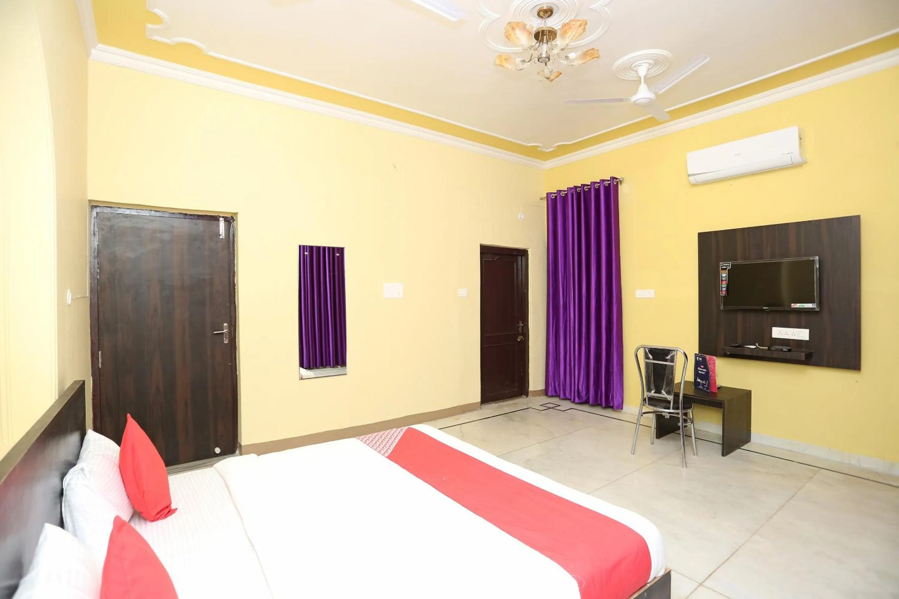 Bedroom, Bed in Hotel O Greenview Near Munshi Pulia Metro Station