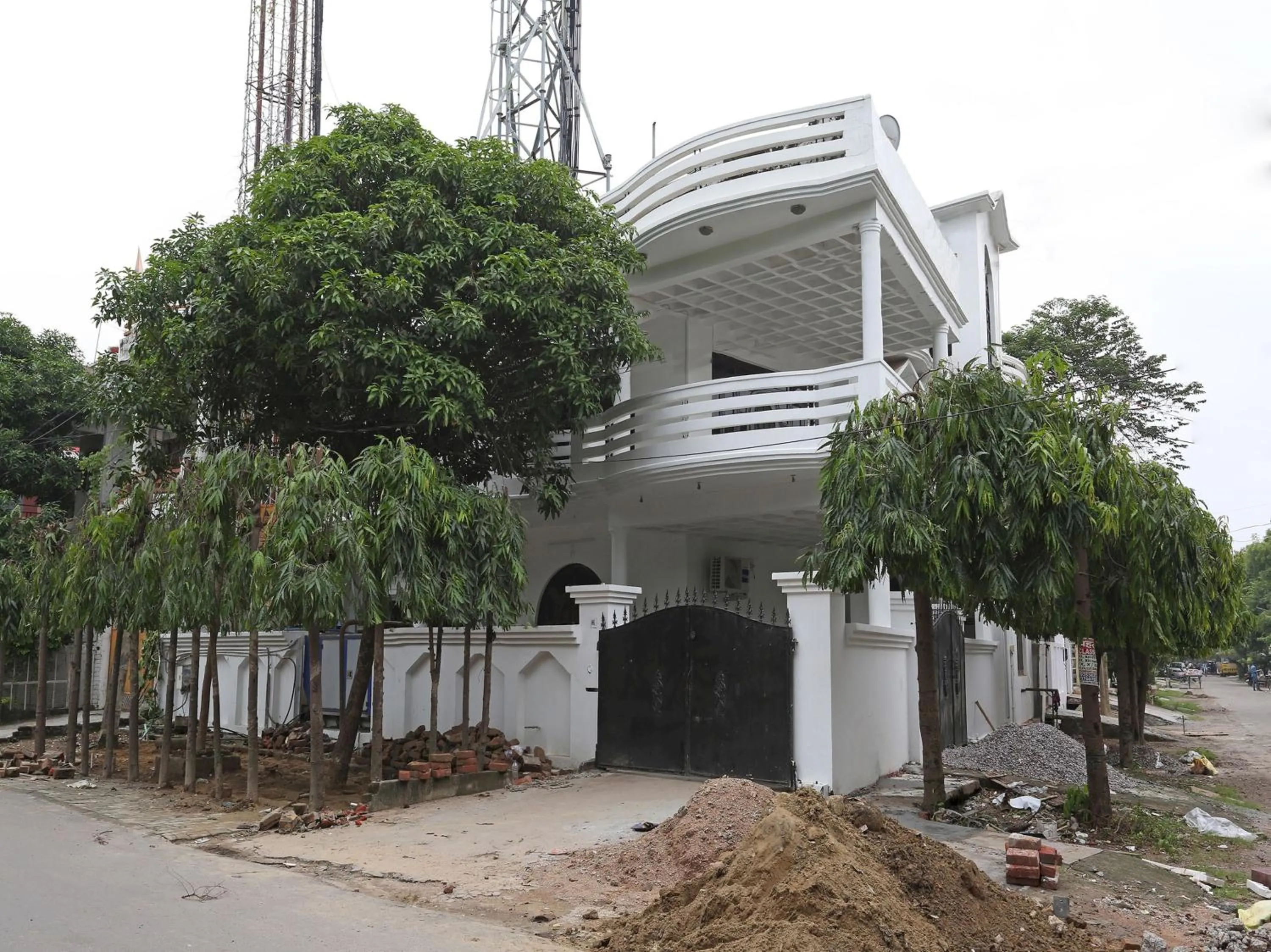 Facade/entrance in Hotel O Greenview Near Munshi Pulia Metro Station