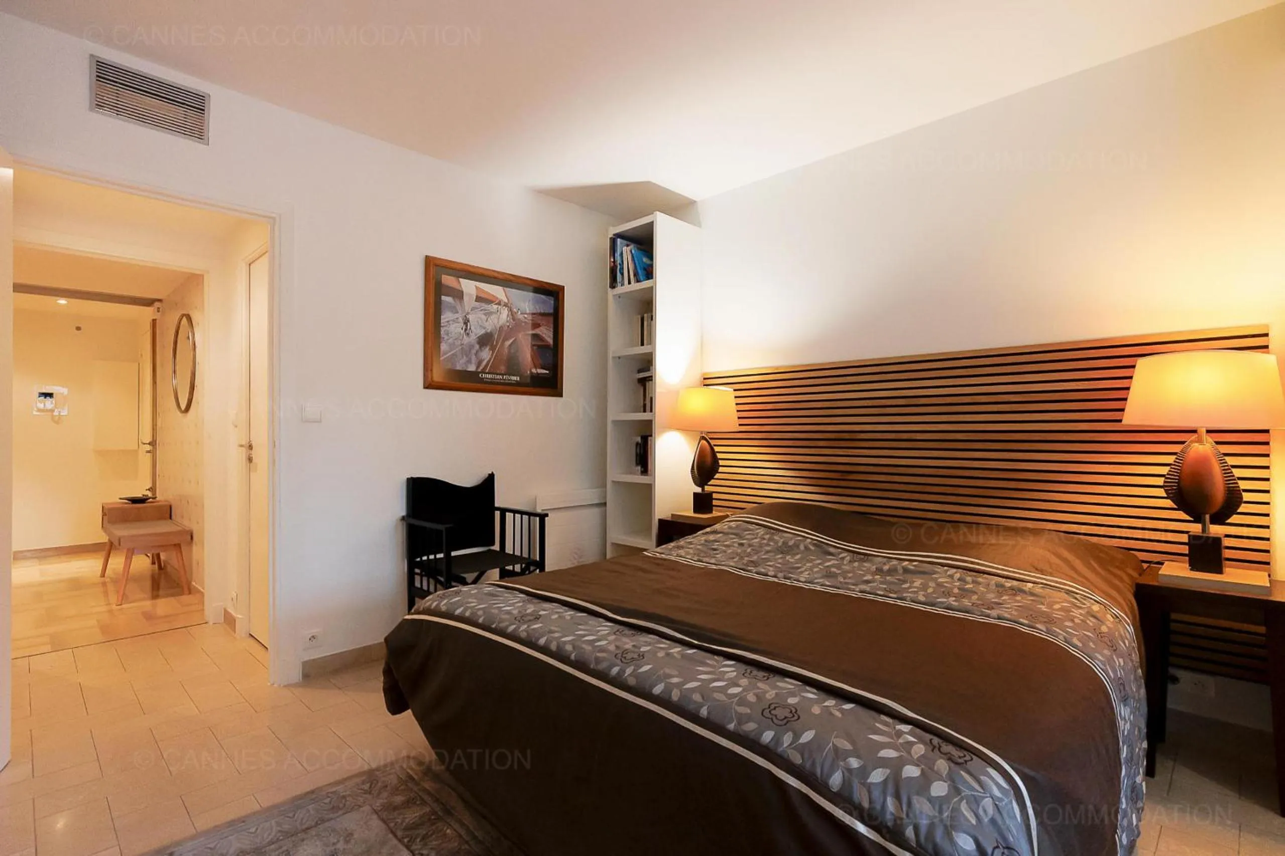 Decorative detail, Bed in Gray 2A2