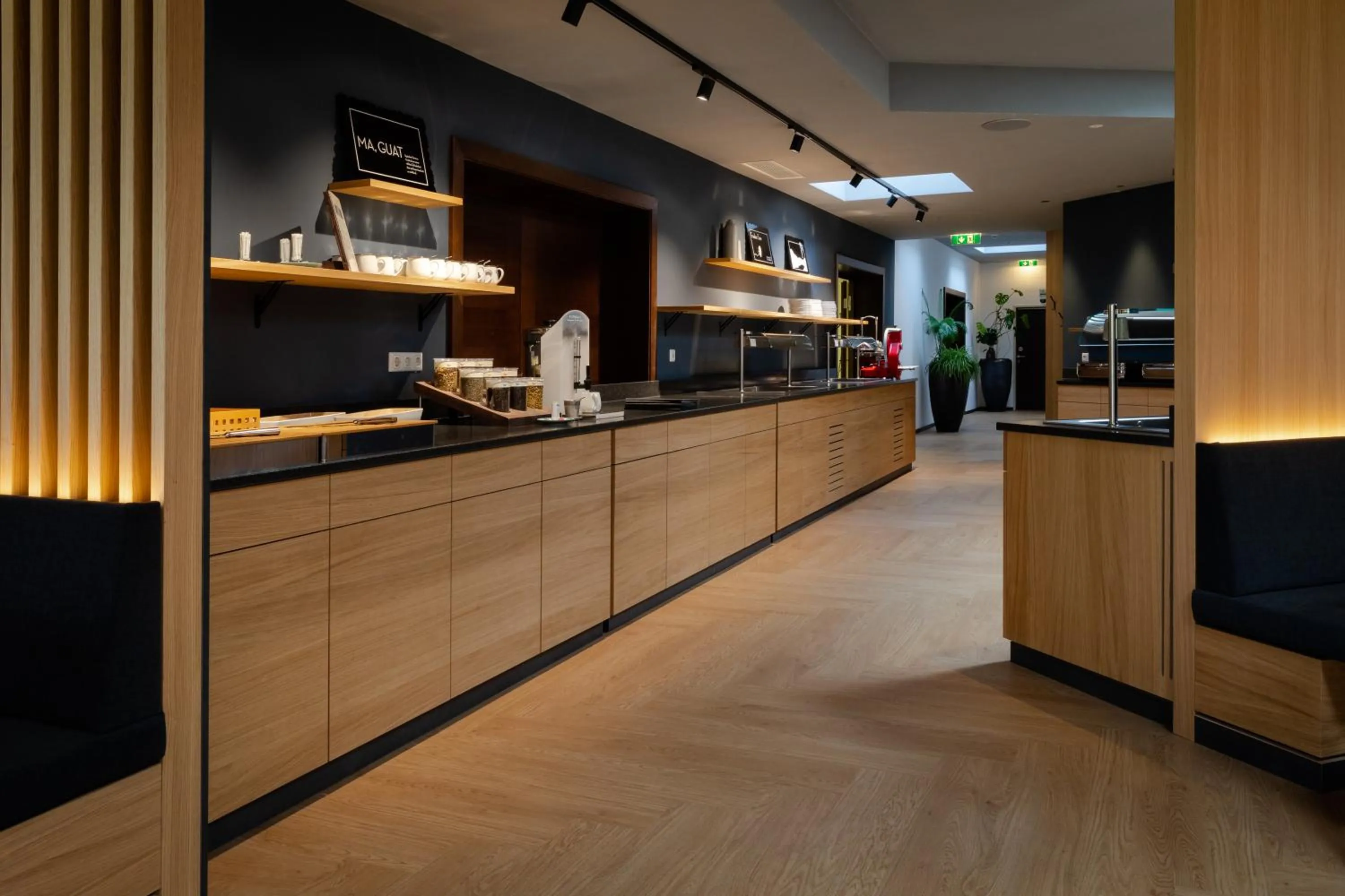 Restaurant/places to eat in eduCARE Hotel