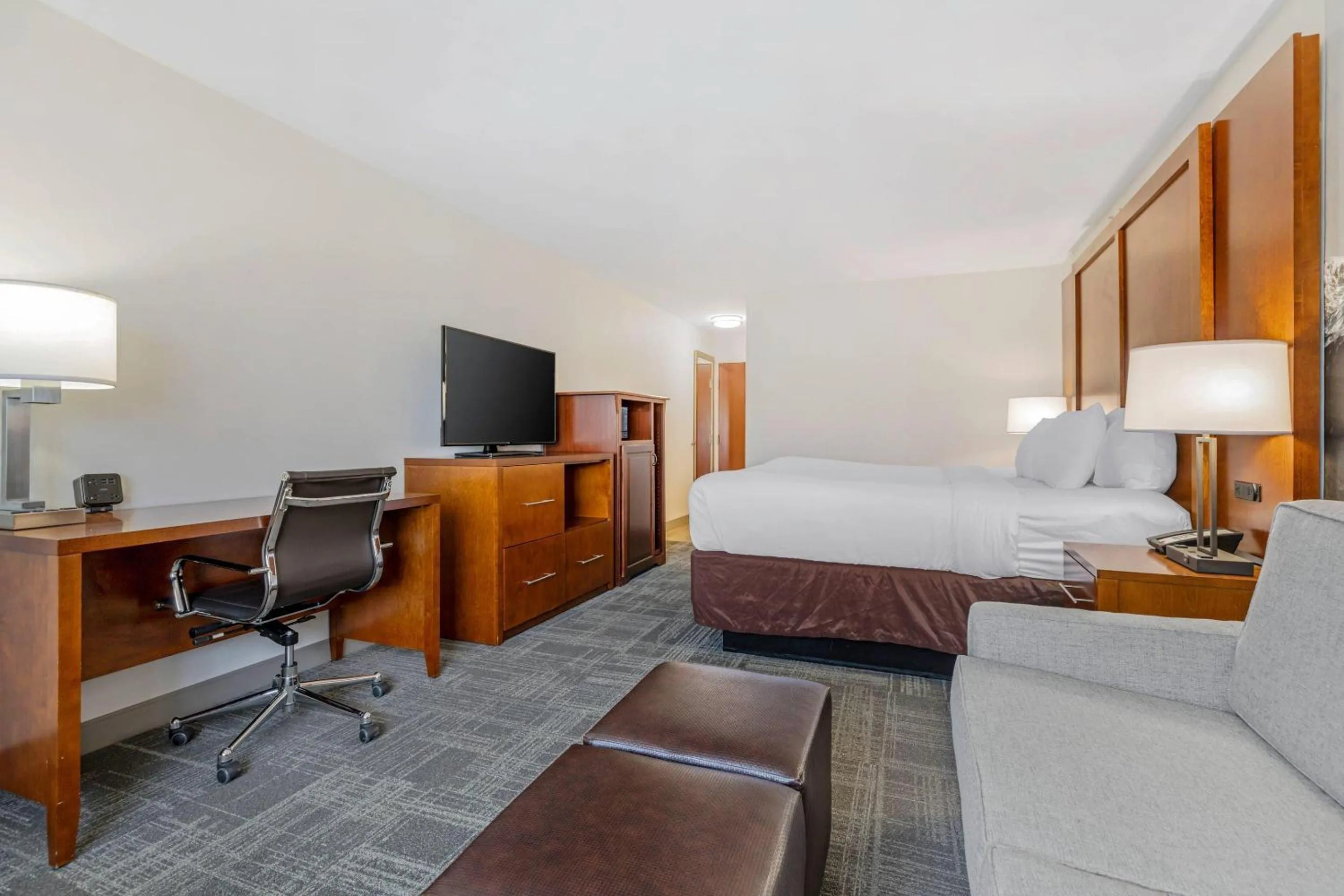 Bedroom, Bed in Comfort Suites Golden West on Evergreen Parkway