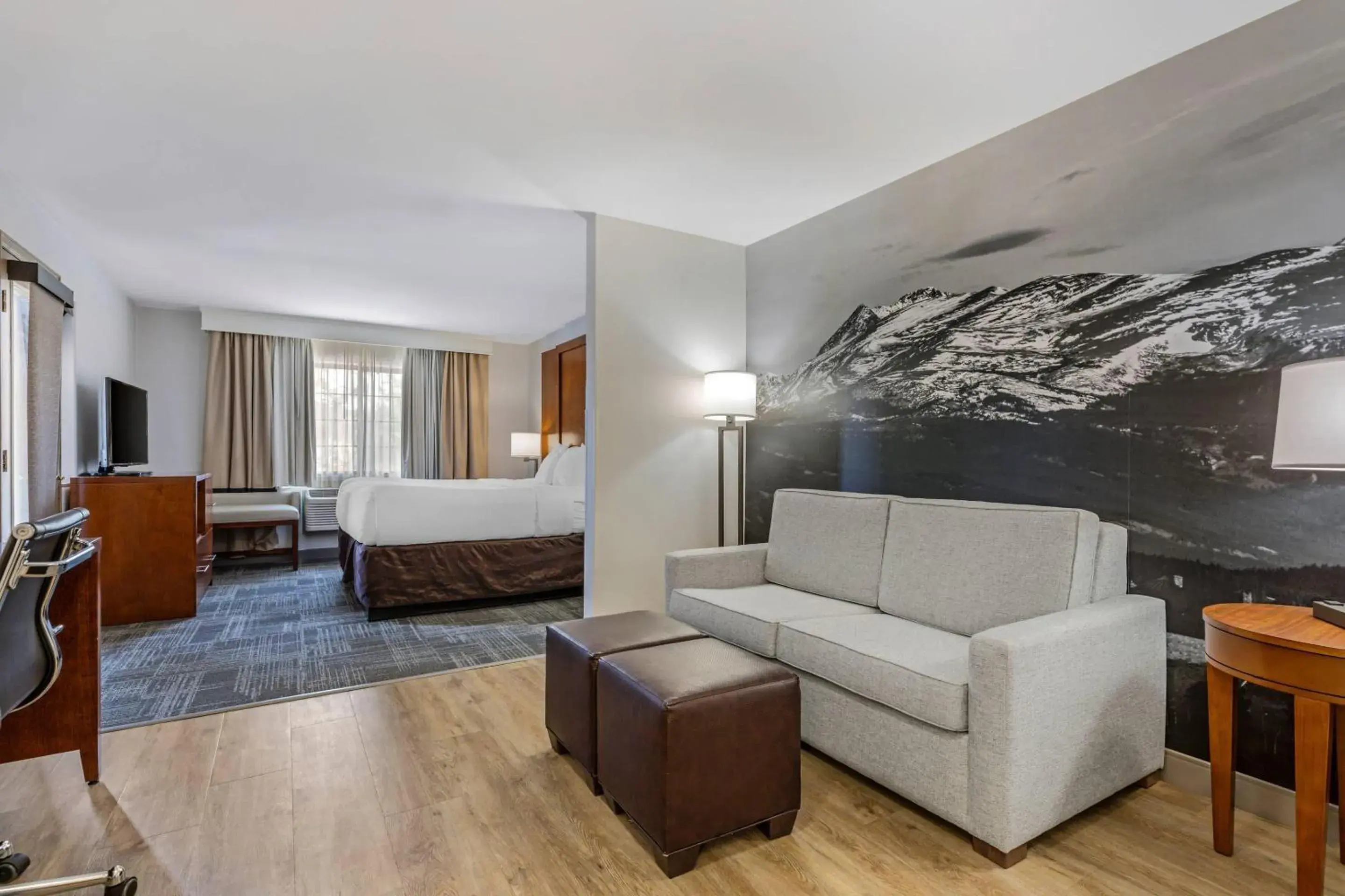 Bedroom, Bed in Comfort Suites Golden West on Evergreen Parkway Bedroom, Bed in Comfort Suites Golden West on Evergreen Parkway