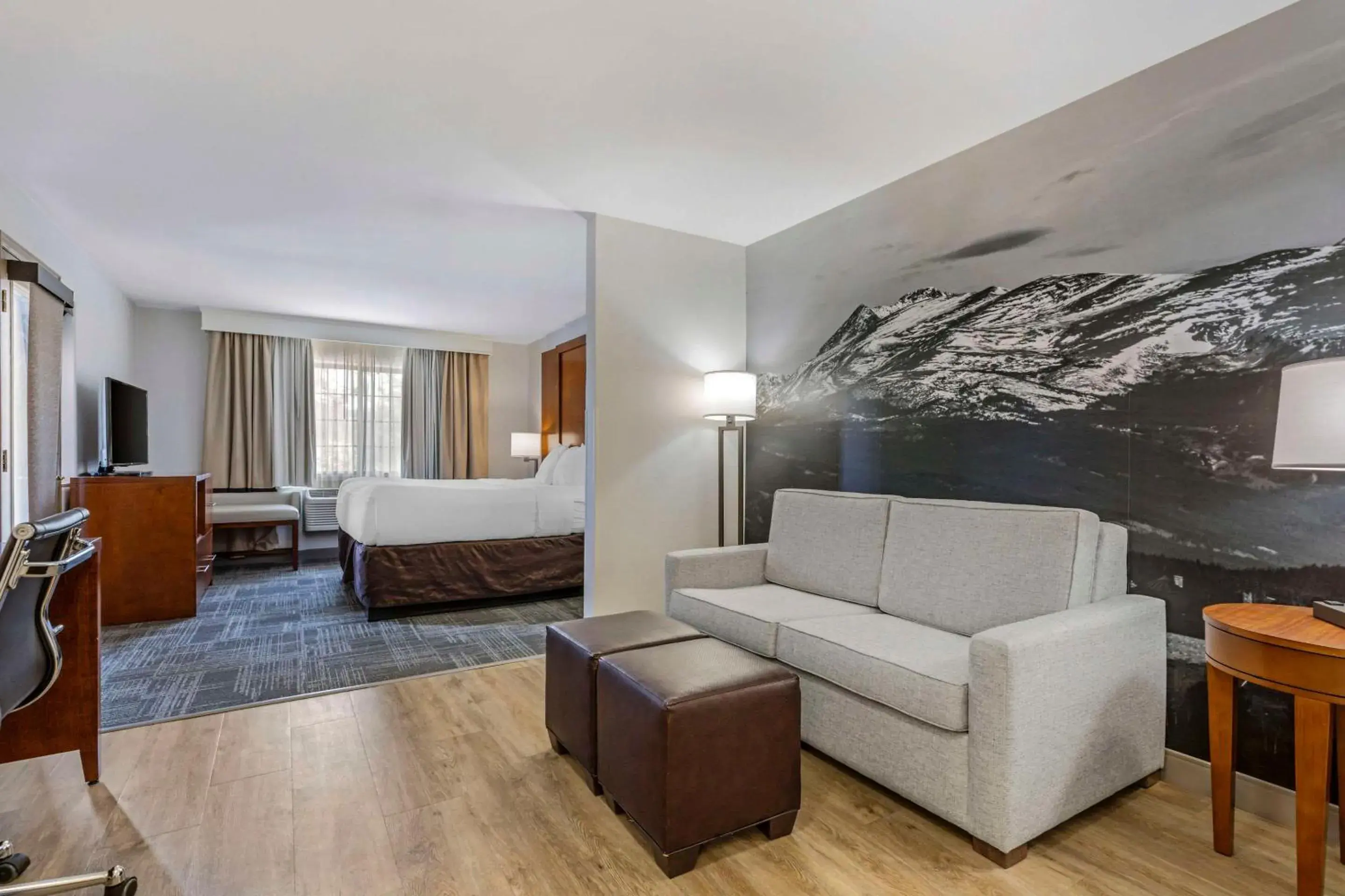 Bedroom, Bed in Comfort Suites Golden West on Evergreen Parkway Bedroom, Bed in Comfort Suites Golden West on Evergreen Parkway