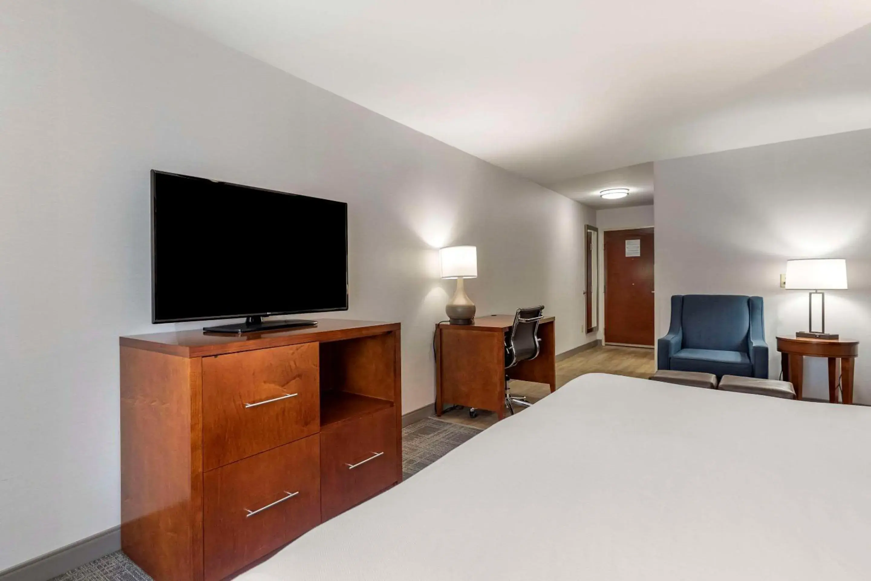 Bedroom, Bed in Comfort Suites Golden West on Evergreen Parkway Bedroom, Bed in Comfort Suites Golden West on Evergreen Parkway