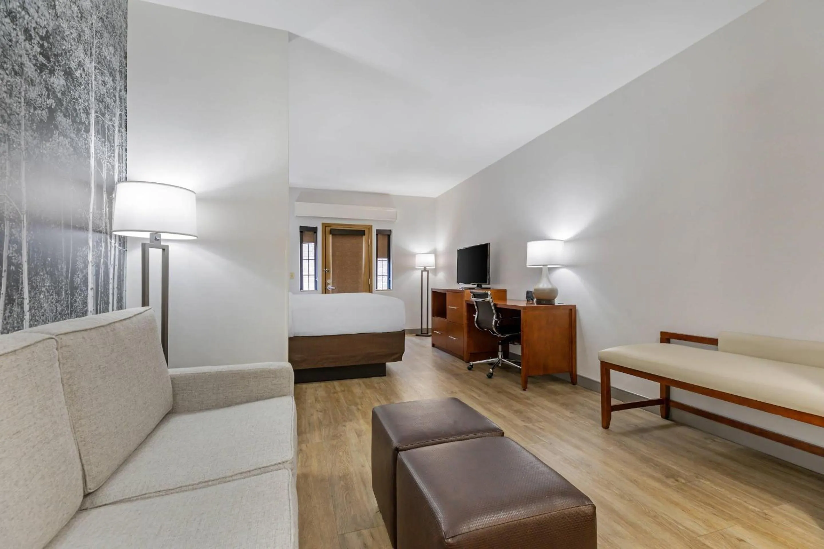 Bedroom in Comfort Suites Golden West on Evergreen Parkway